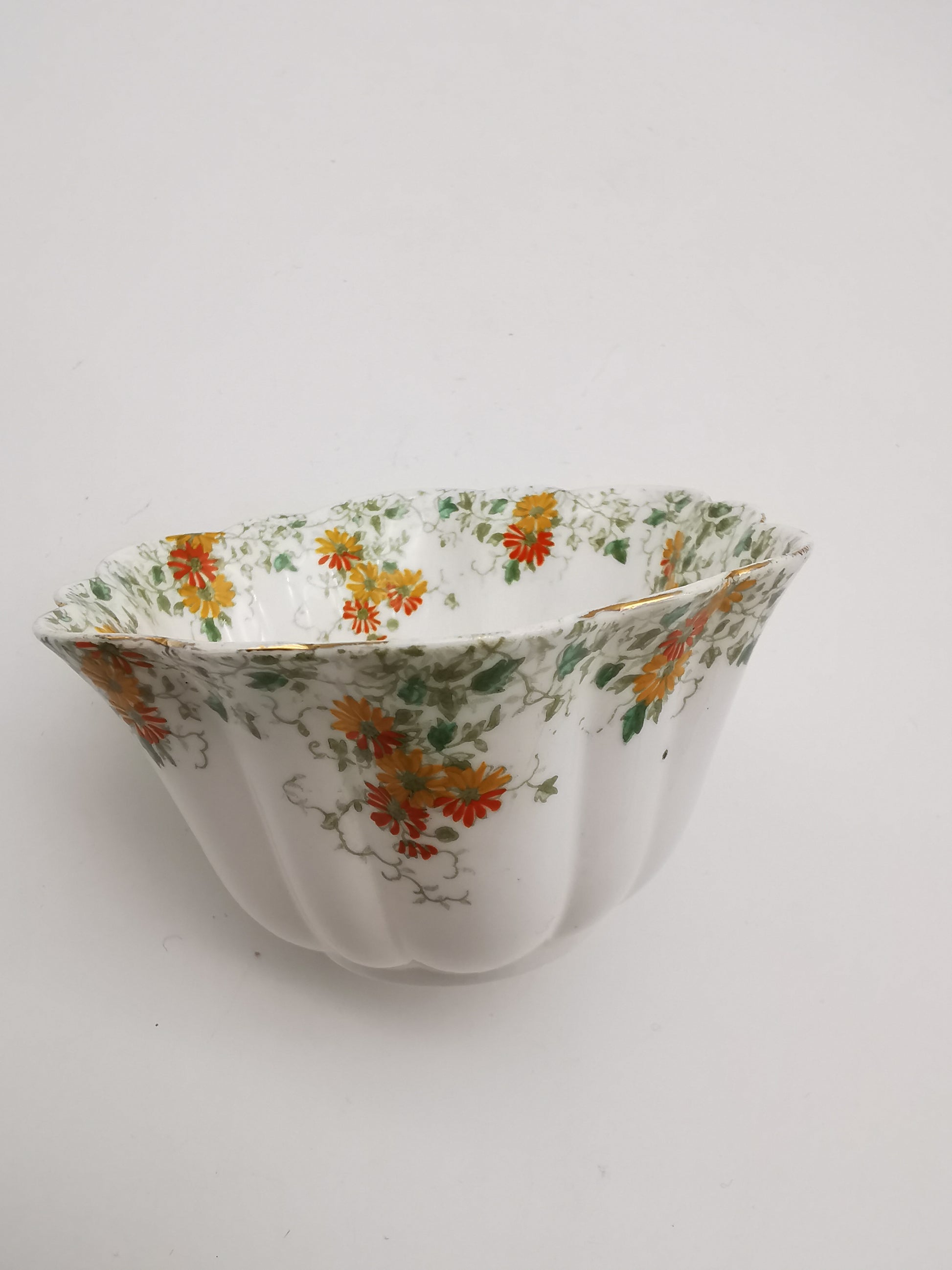 Antique Wileman Foley China "Trailing Daisies" Fluted Bowl – Pre-Shelley, c.1896 (Pattern 6948)