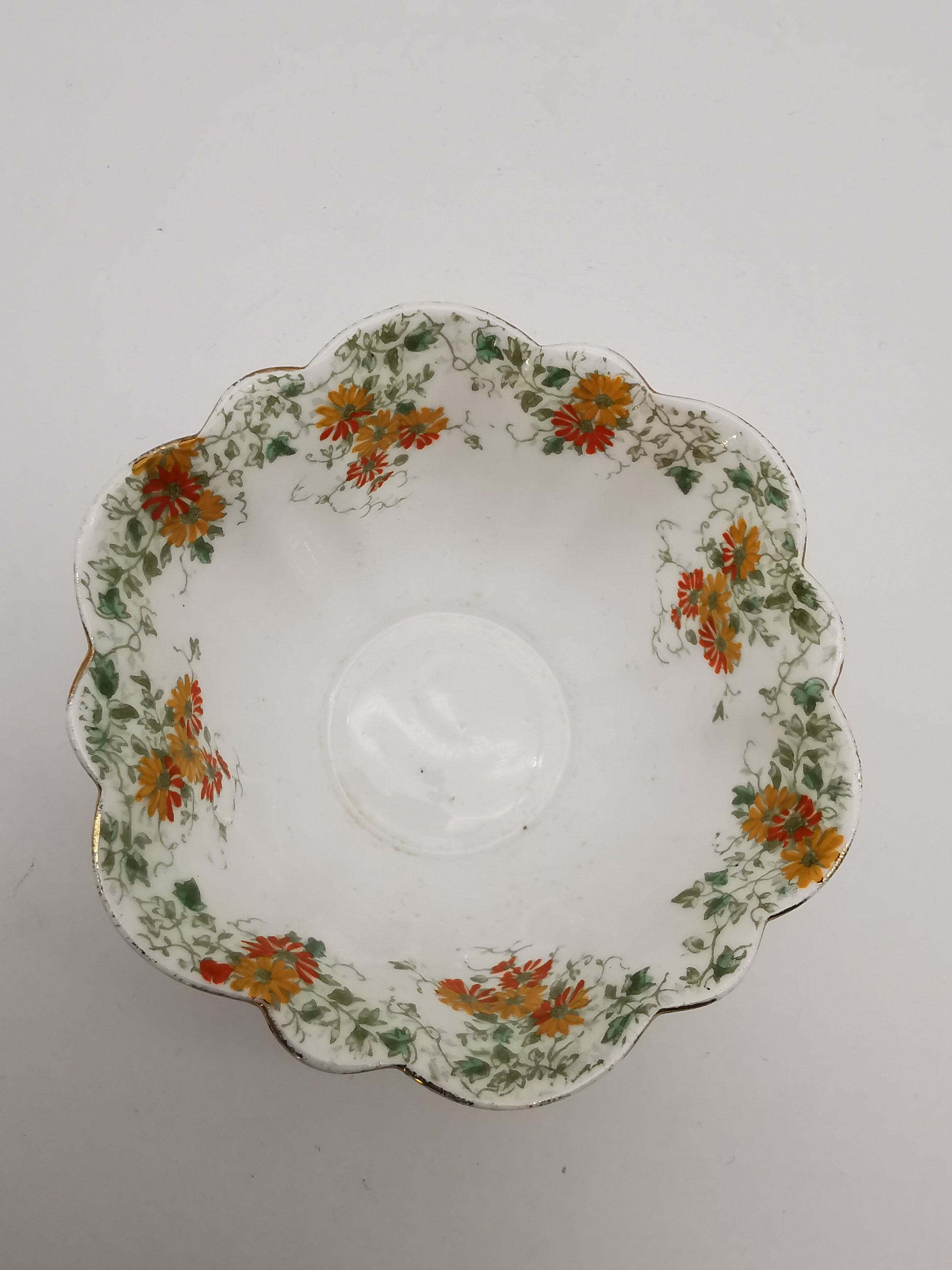 Antique Wileman Foley China "Trailing Daisies" Fluted Bowl – Pre-Shelley, c.1896 (Pattern 6948)