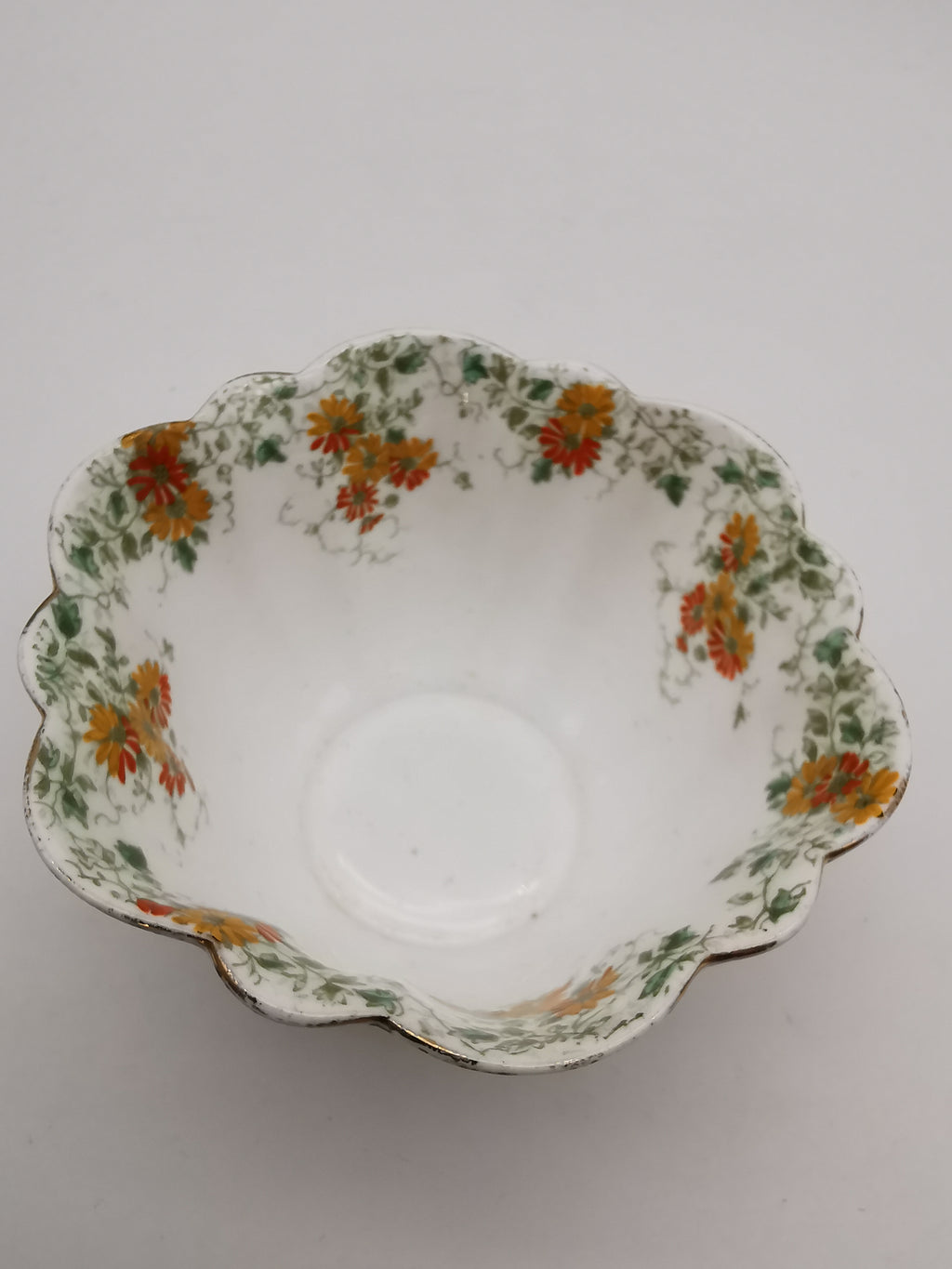 Antique Wileman Foley China "Trailing Daisies" Fluted Bowl – Pre-Shelley, c.1896 (Pattern 6948)