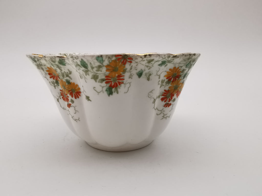 Antique Wileman Foley China "Trailing Daisies" Fluted Bowl – Pre-Shelley, c.1896 (Pattern 6948)
