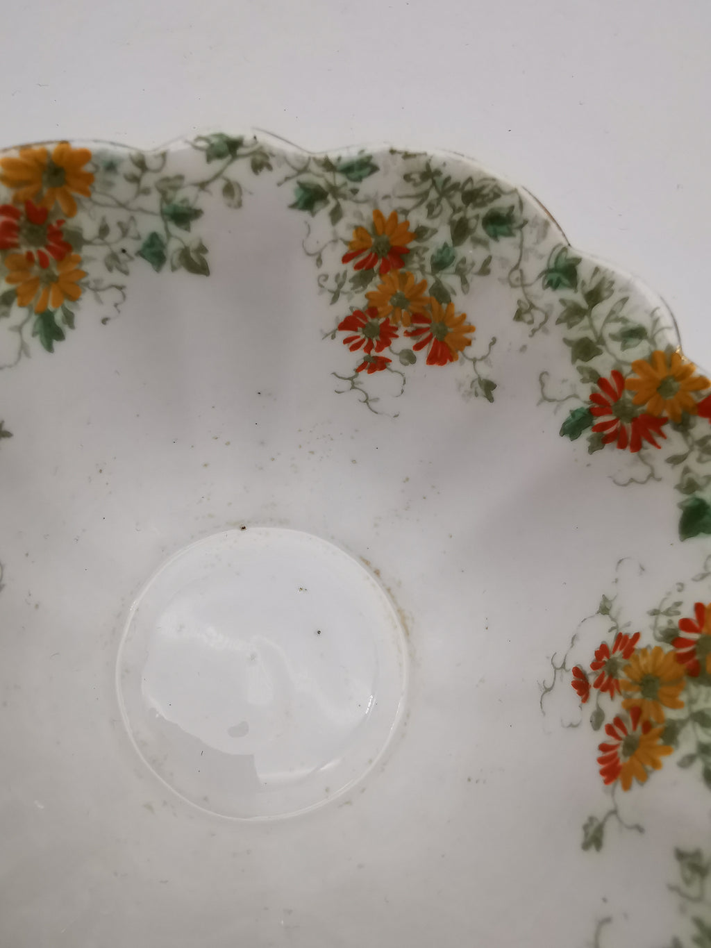 Antique Wileman Foley China "Trailing Daisies" Fluted Bowl – Pre-Shelley, c.1896 (Pattern 6948)