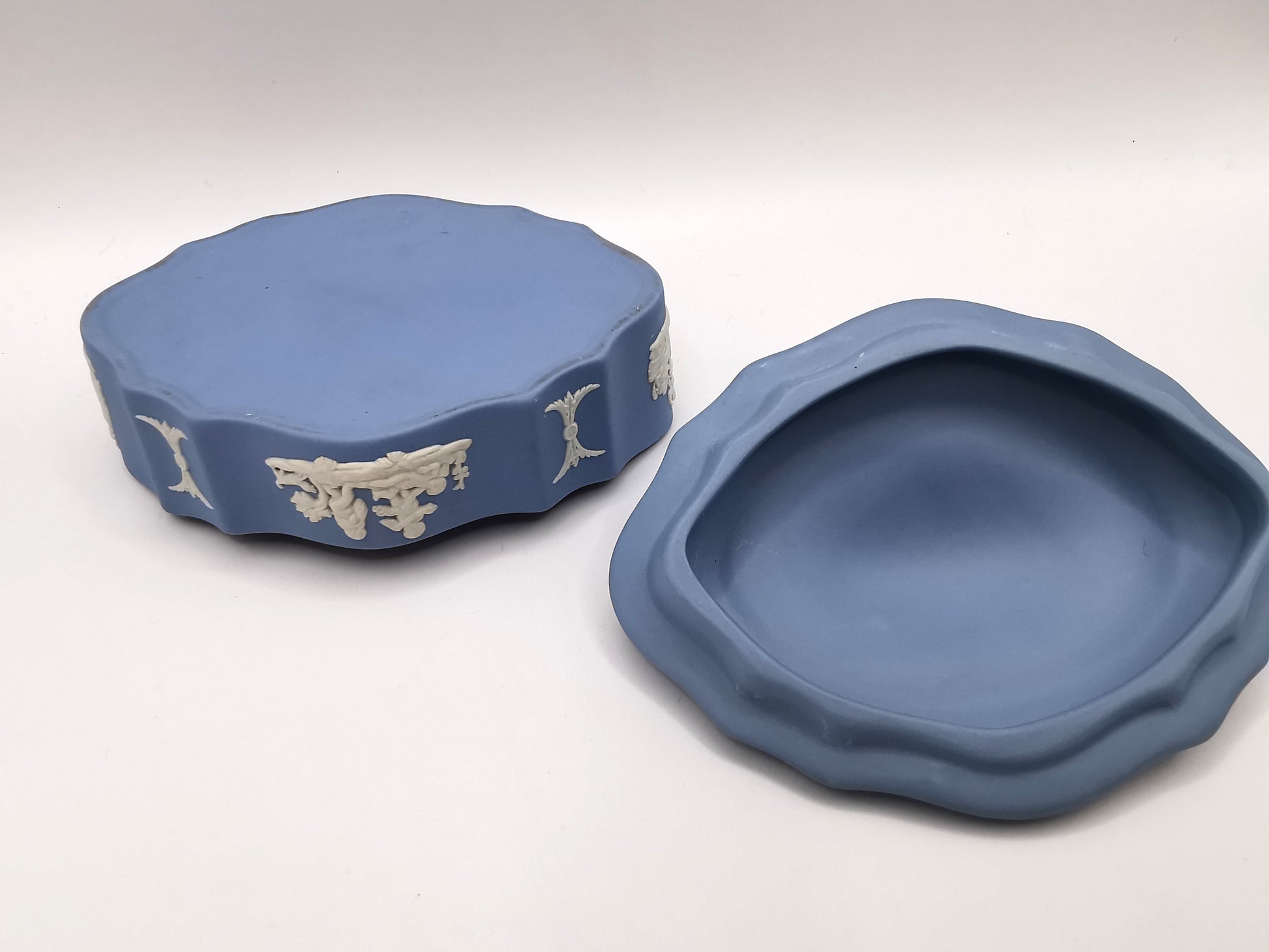 Vintage Wedgwood Tri-Colour Jasperware Scalloped Oval Trinket Box