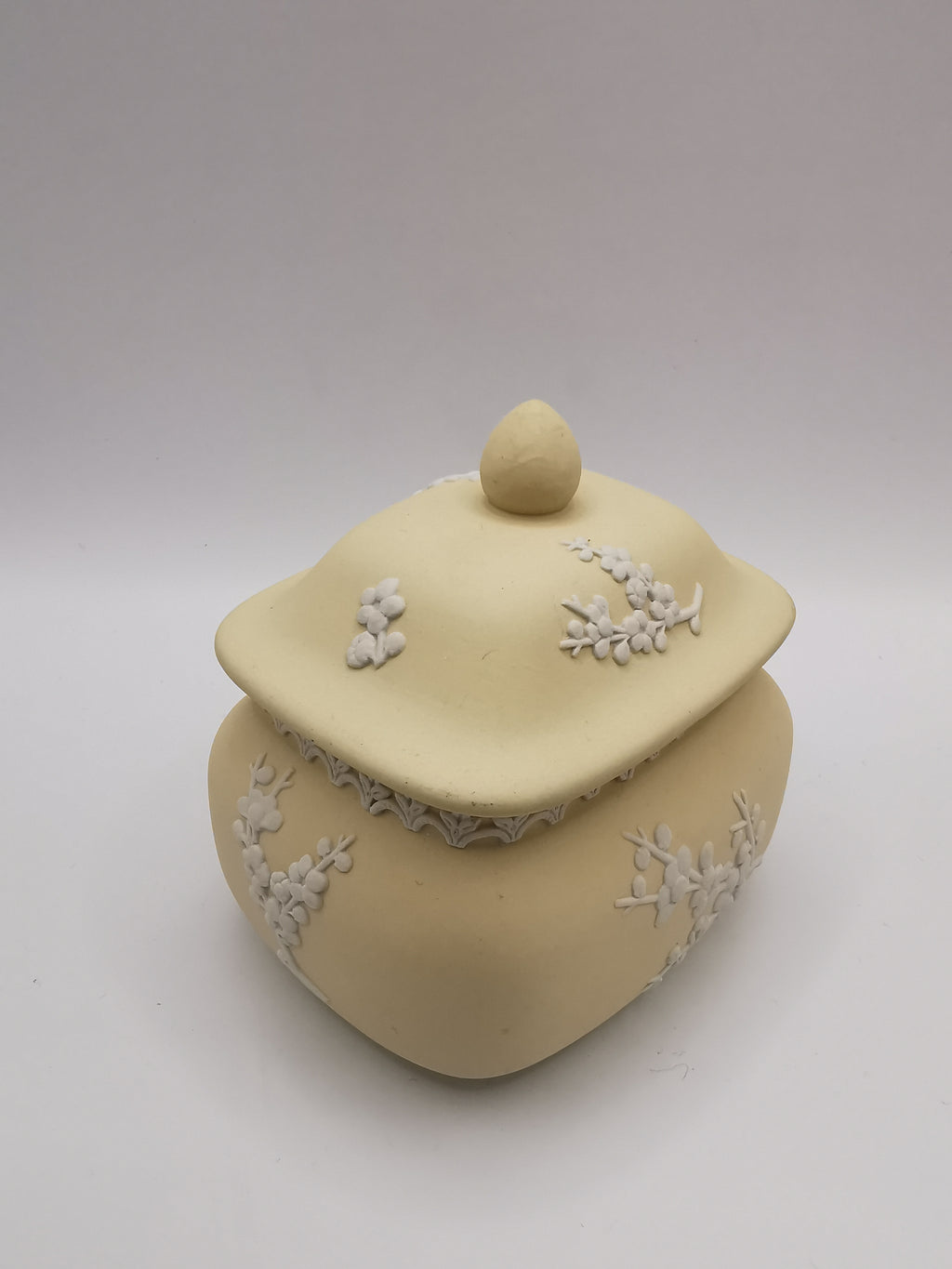 Vintage 1971 Wedgwood Primrose Yellow Jasperware Pagoda Trinket Box