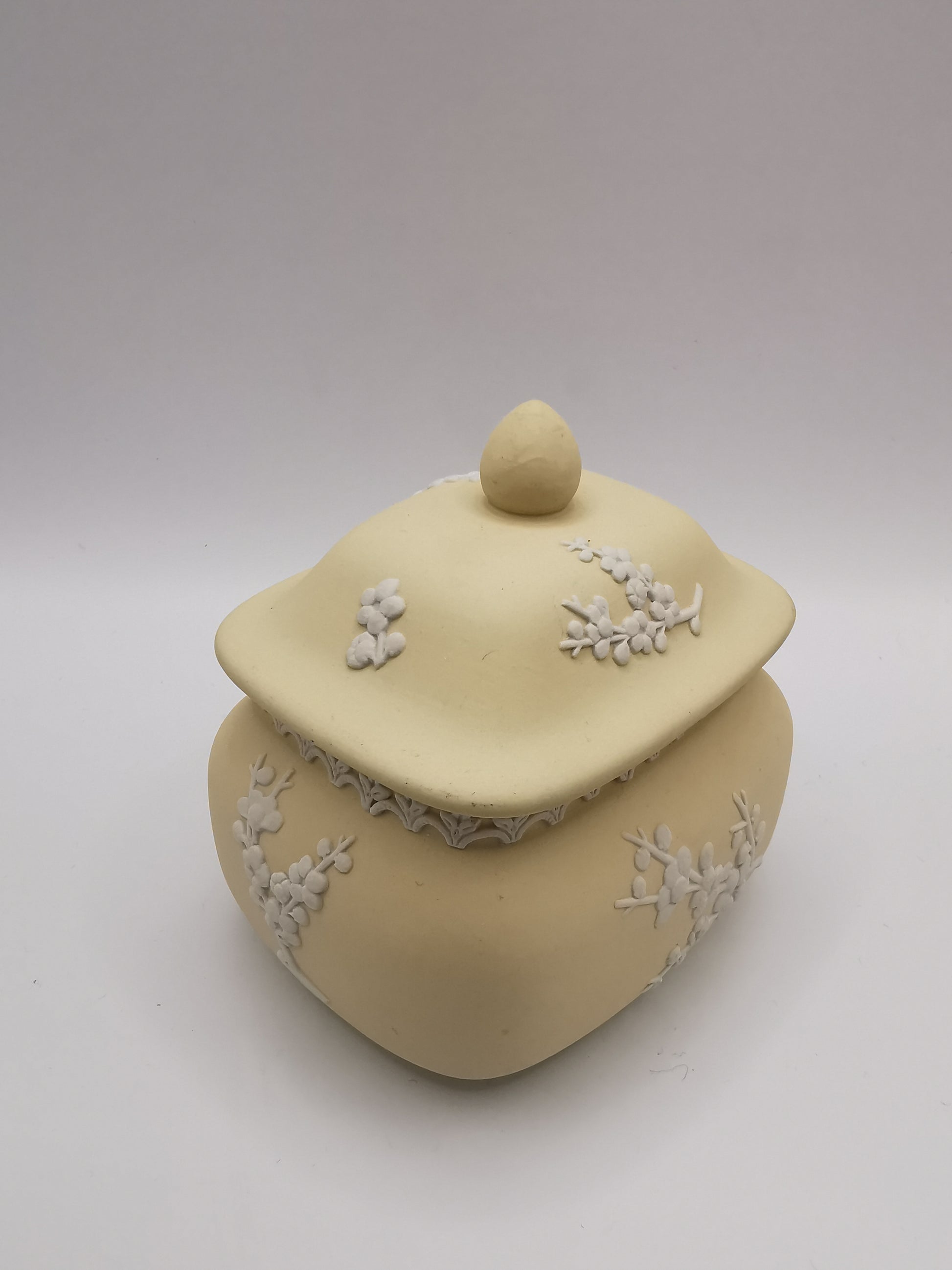 Vintage 1971 Wedgwood Primrose Yellow Jasperware Pagoda Trinket Box