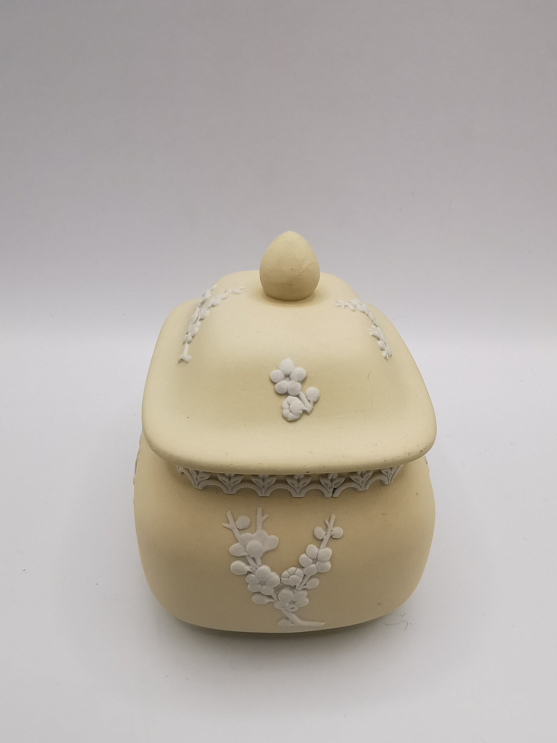 Vintage 1971 Wedgwood Primrose Yellow Jasperware Pagoda Trinket Box