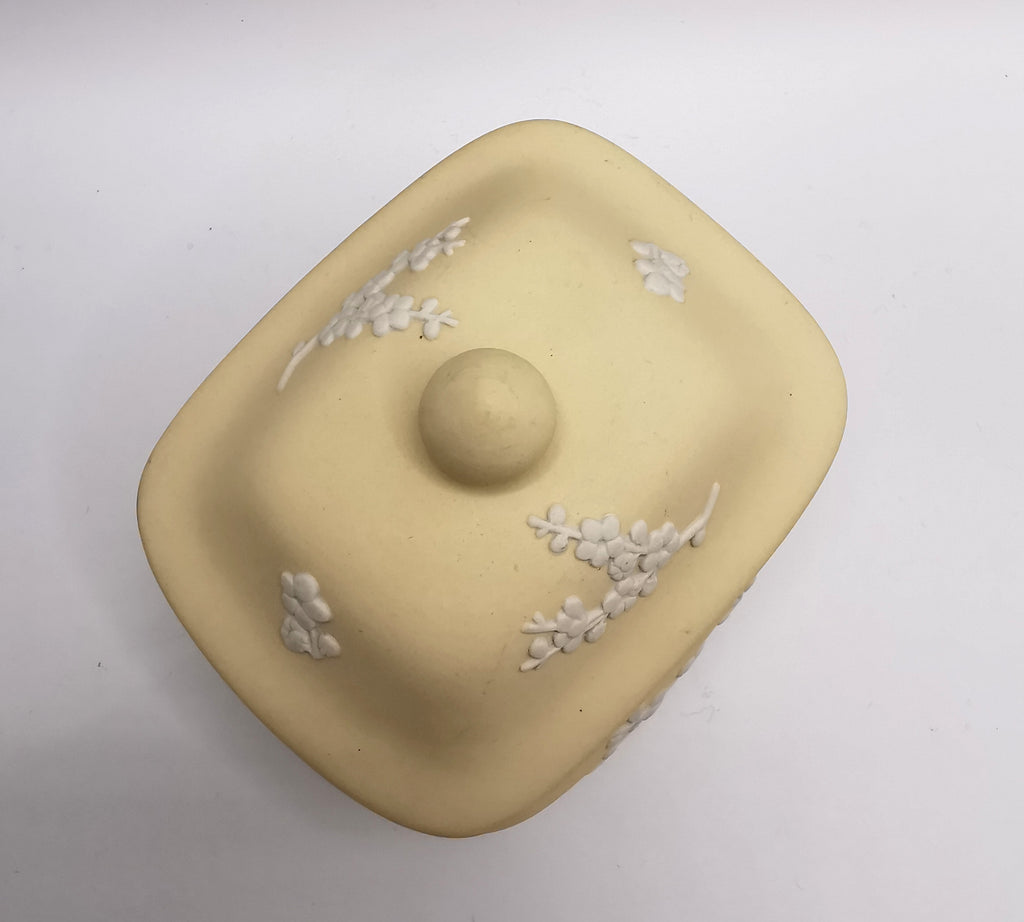 Vintage 1971 Wedgwood Primrose Yellow Jasperware Pagoda Trinket Box