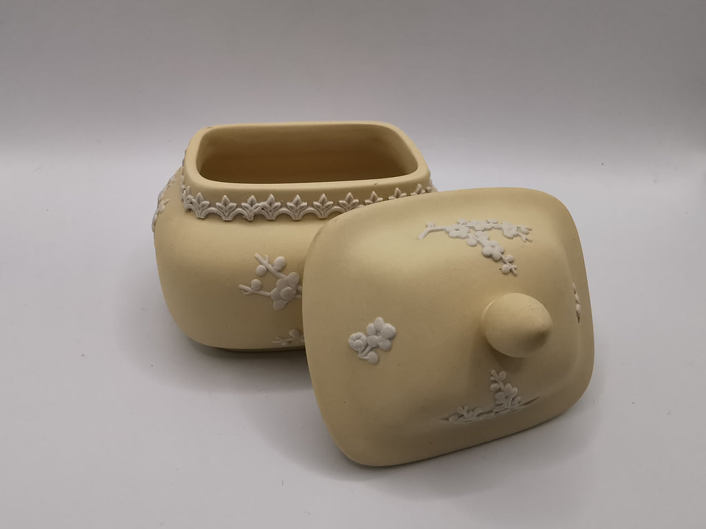Vintage 1971 Wedgwood Primrose Yellow Jasperware Pagoda Trinket Box