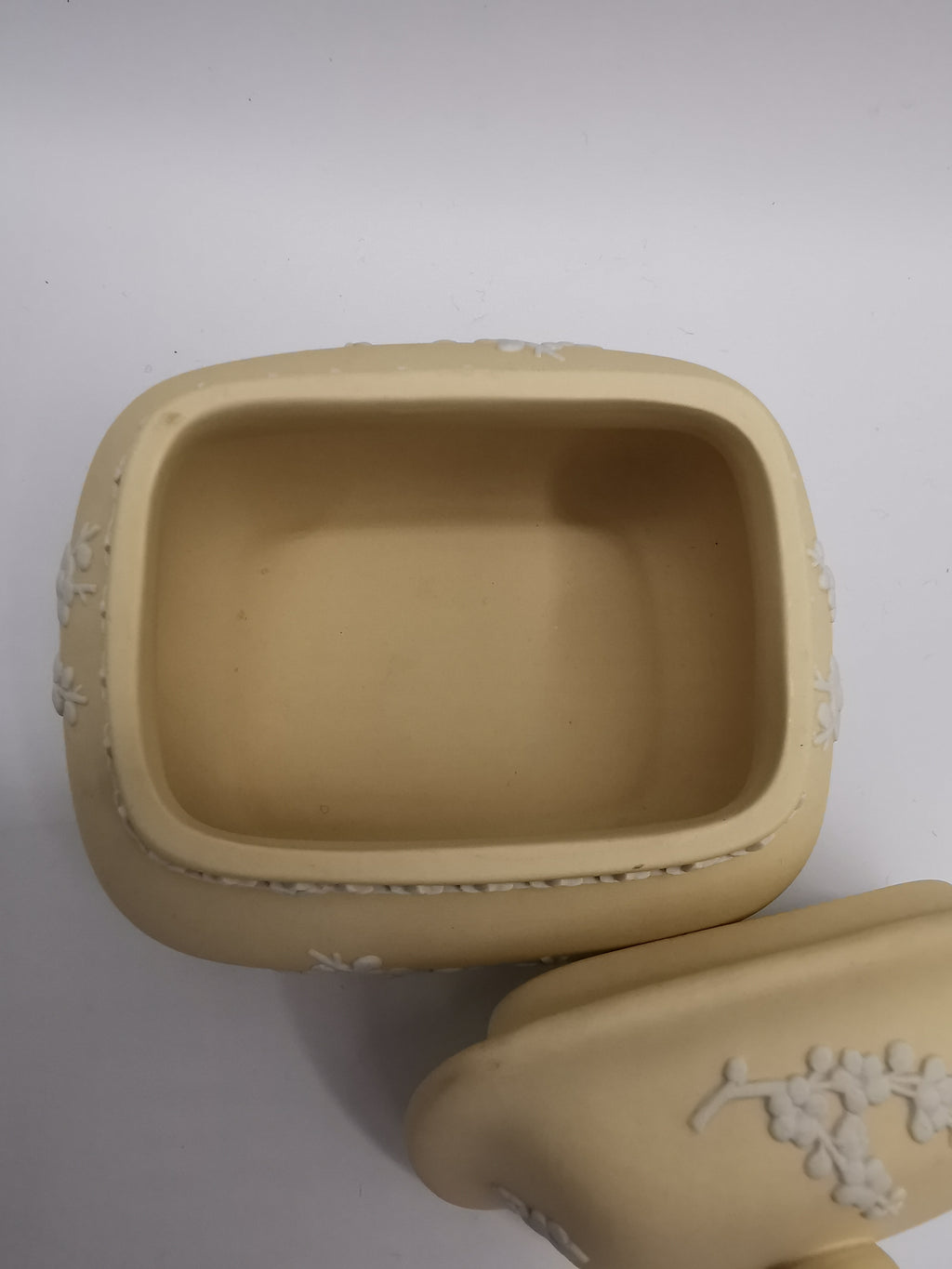 Vintage 1971 Wedgwood Primrose Yellow Jasperware Pagoda Trinket Box