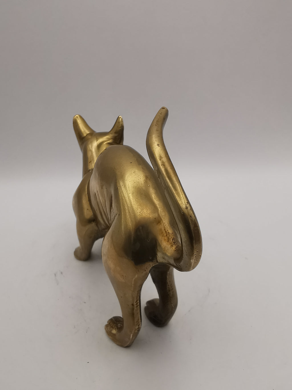 Vintage Mid-Century Solid Brass Cat Figurine – Arched Back Feline Ornament