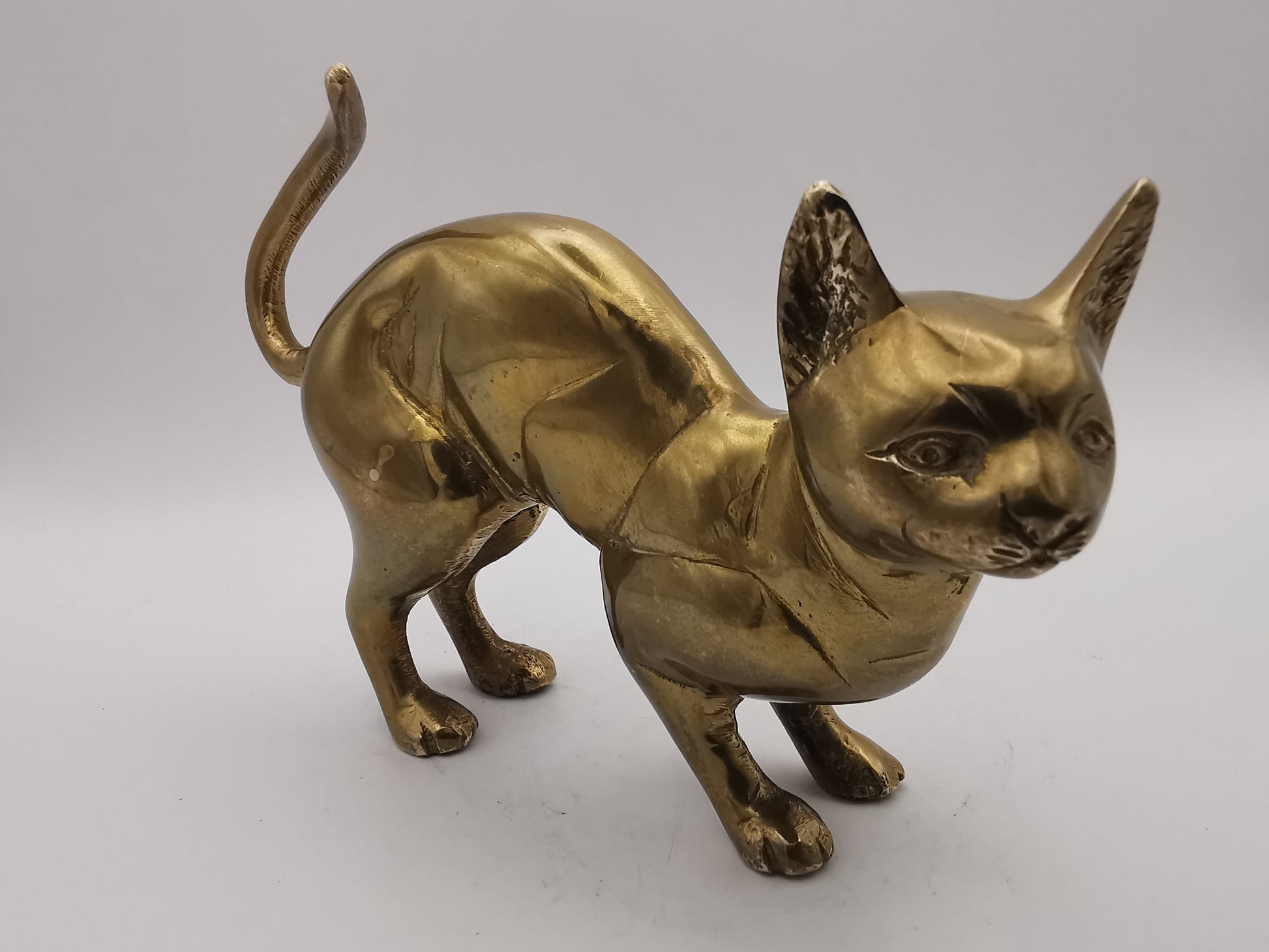 Vintage Mid-Century Solid Brass Cat Figurine – Arched Back Feline Ornament