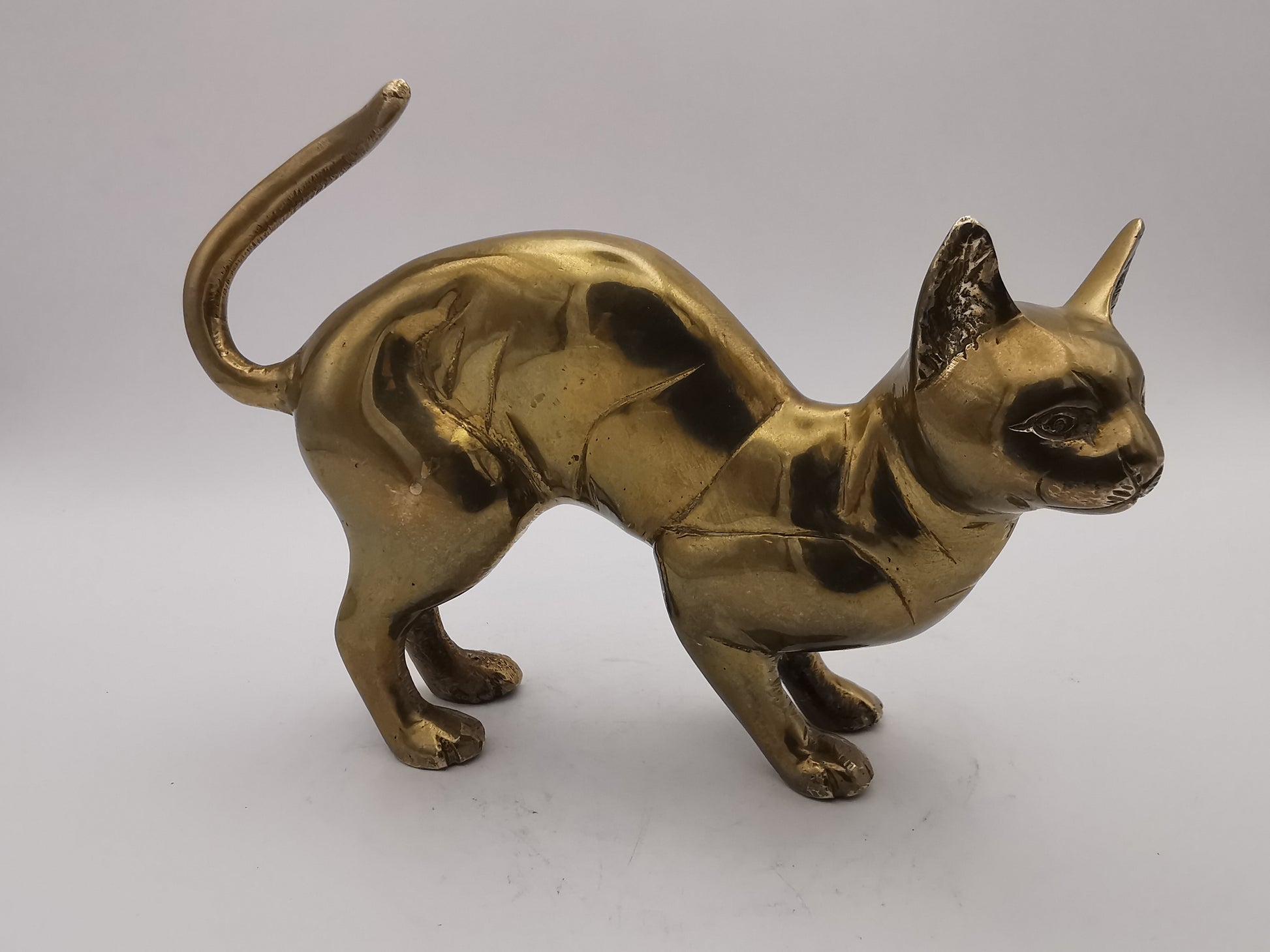 Vintage Mid-Century Solid Brass Cat Figurine – Arched Back Feline Ornament