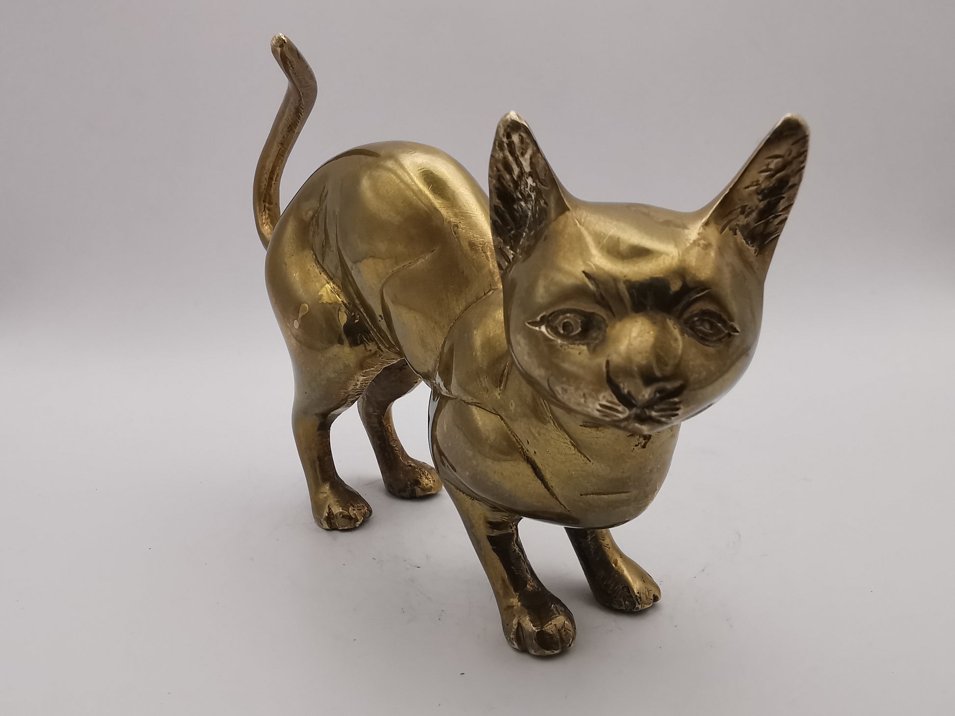 Vintage Mid-Century Solid Brass Cat Figurine – Arched Back Feline Ornament