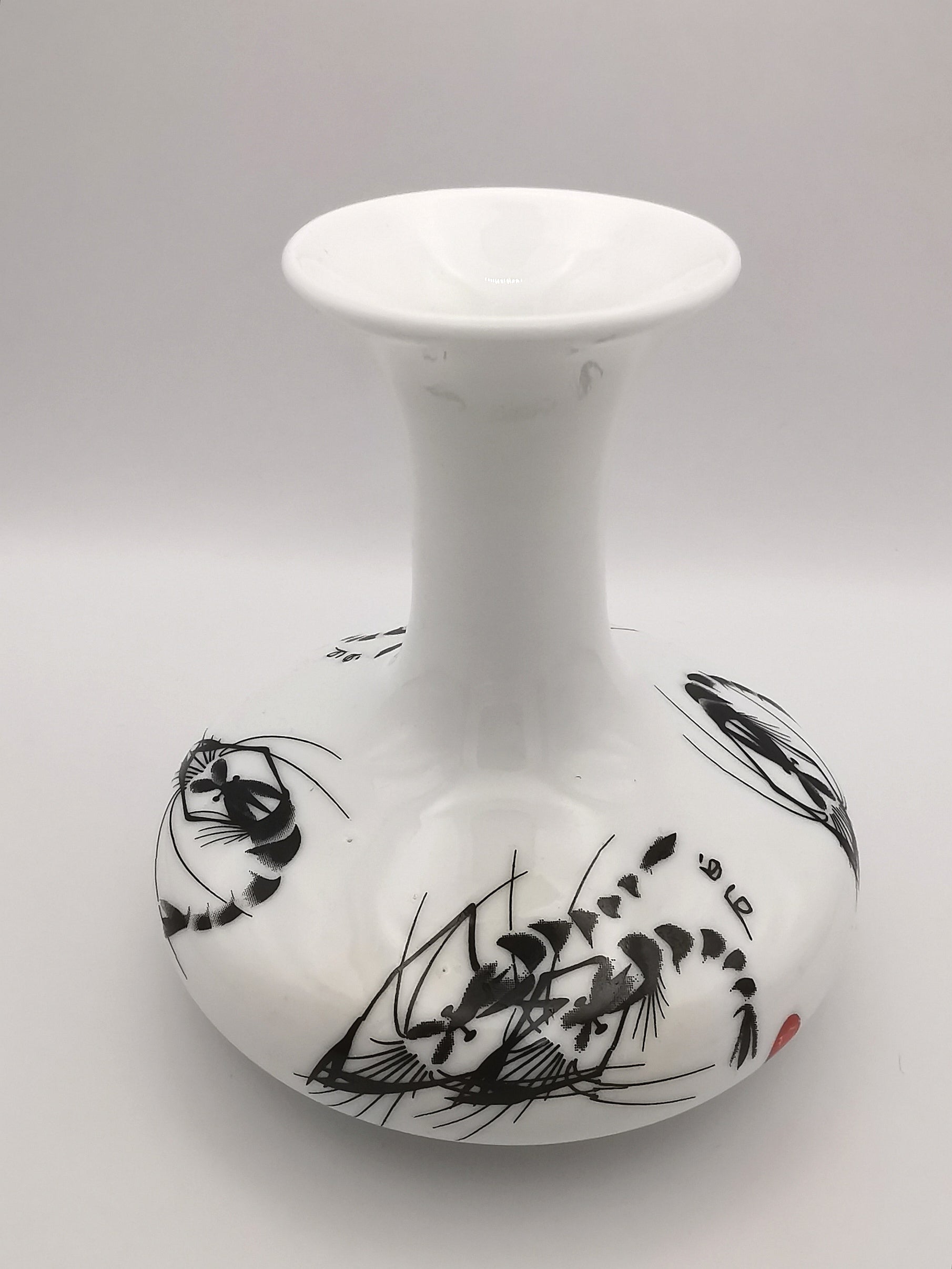 Vintage Jingdezhen Chinese Porcelain Shrimp Vase - Qi Baishi Style