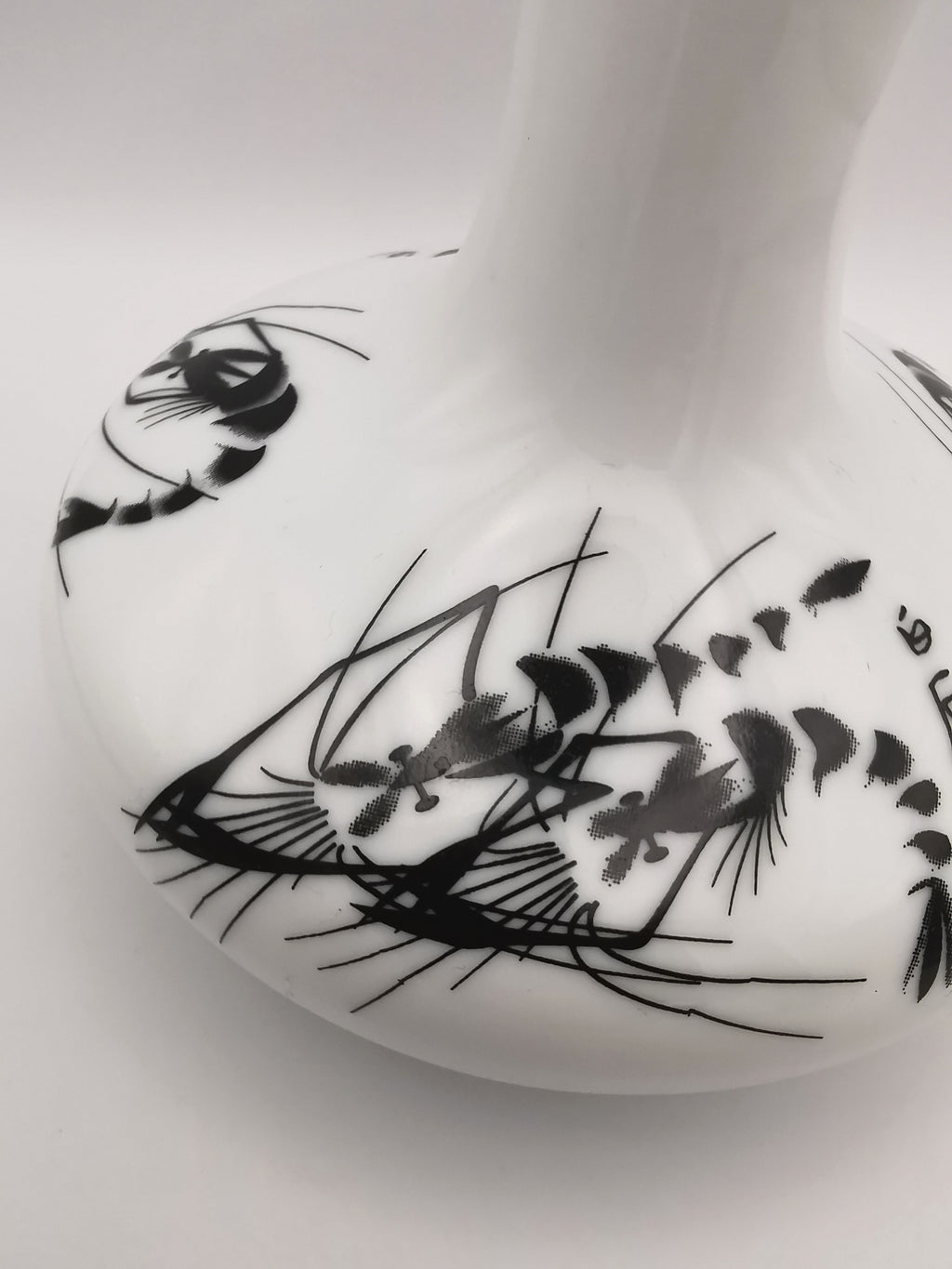 Vintage Jingdezhen Chinese Porcelain Shrimp Vase - Qi Baishi Style