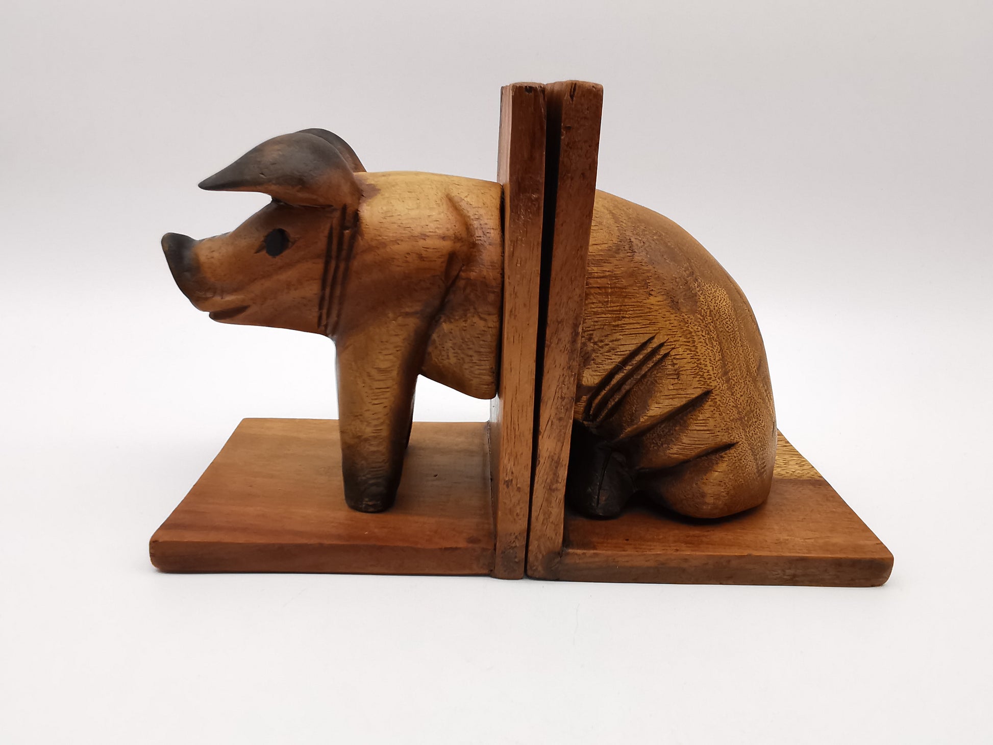 Vintage Hand-Carved Wooden Pig Bookends – Rustic Farmhouse Animal Shelf Decor