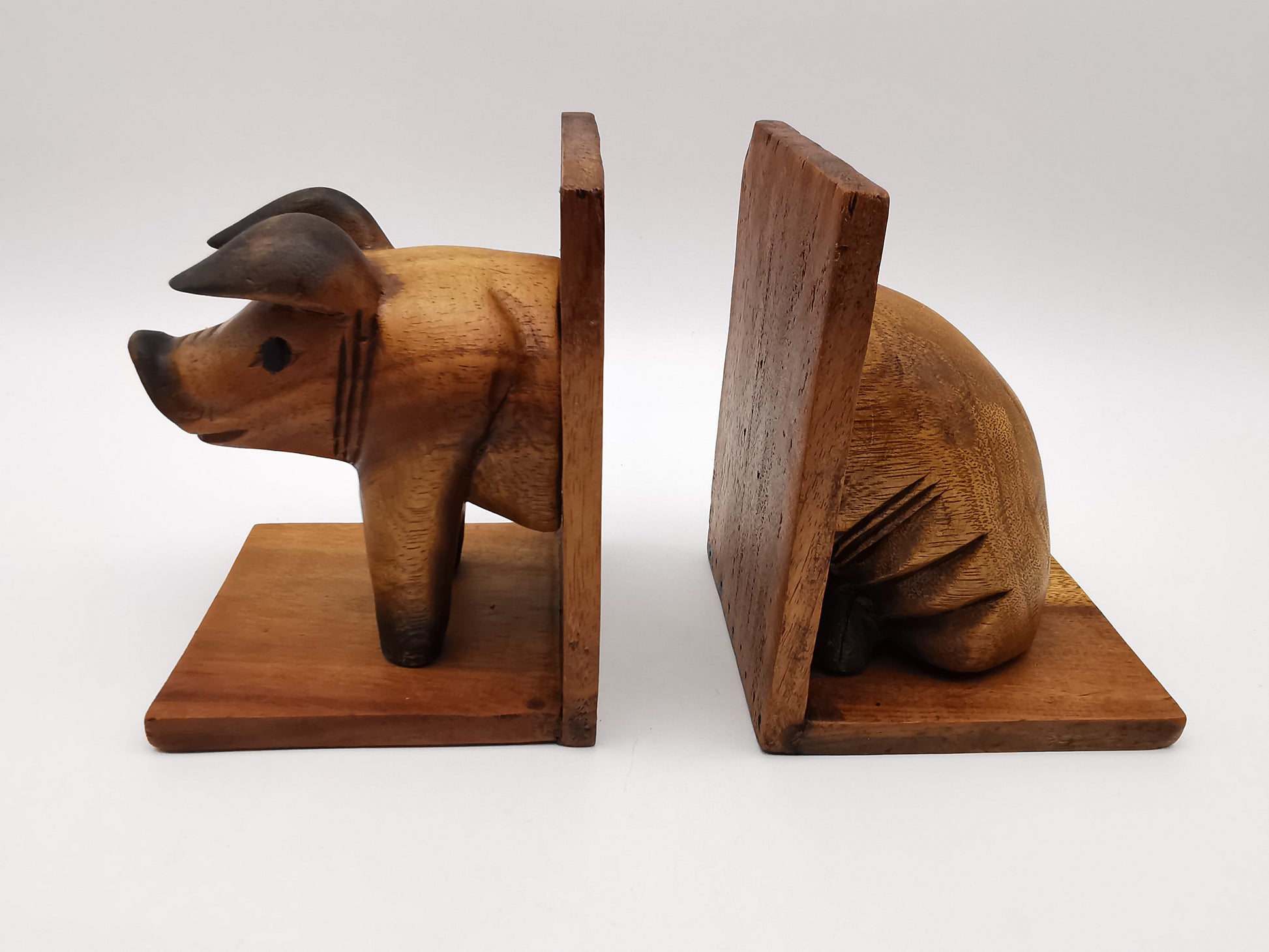 Vintage Hand-Carved Wooden Pig Bookends – Rustic Farmhouse Animal Shelf Decor