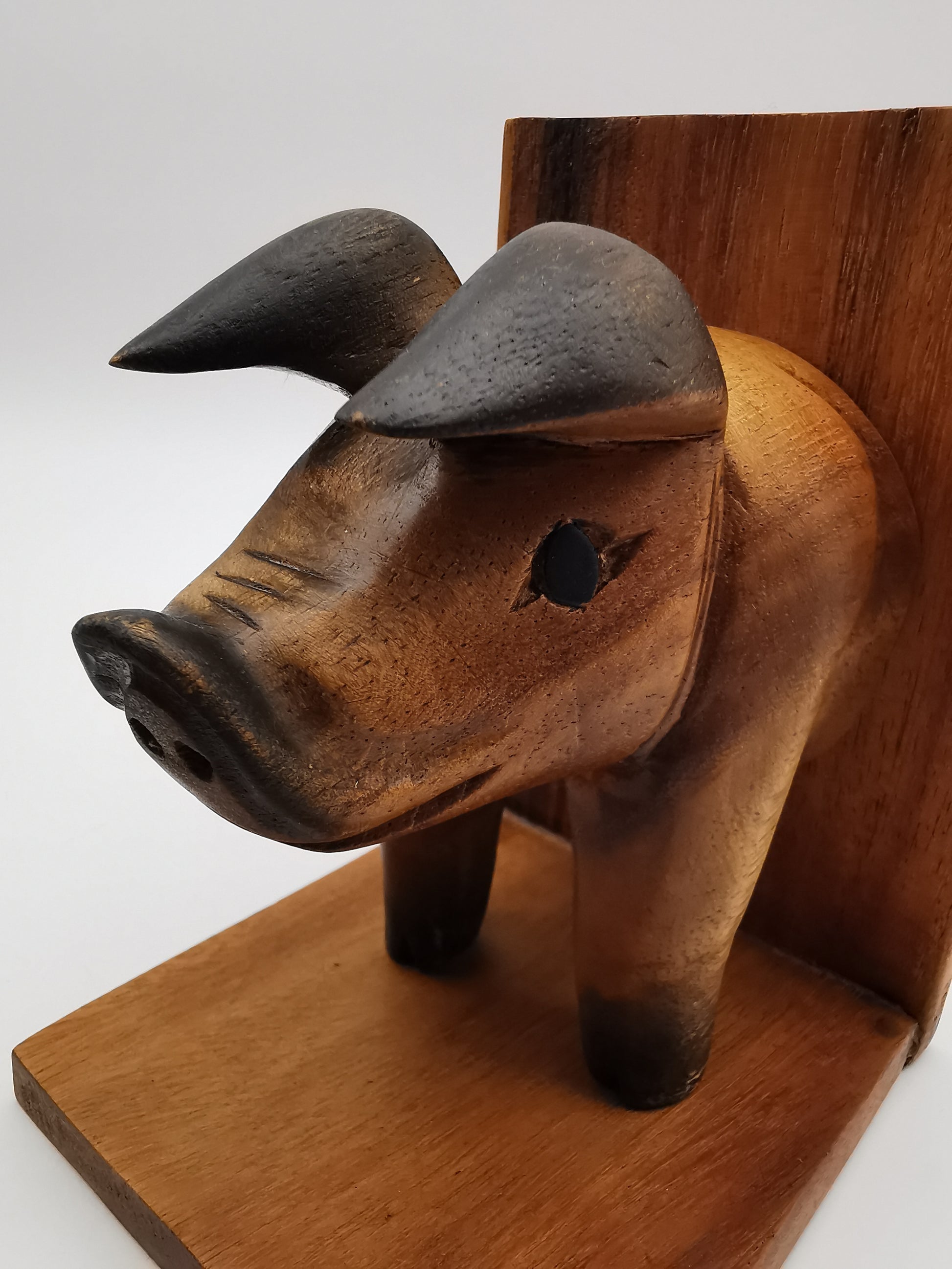 Vintage Hand-Carved Wooden Pig Bookends – Rustic Farmhouse Animal Shelf Decor