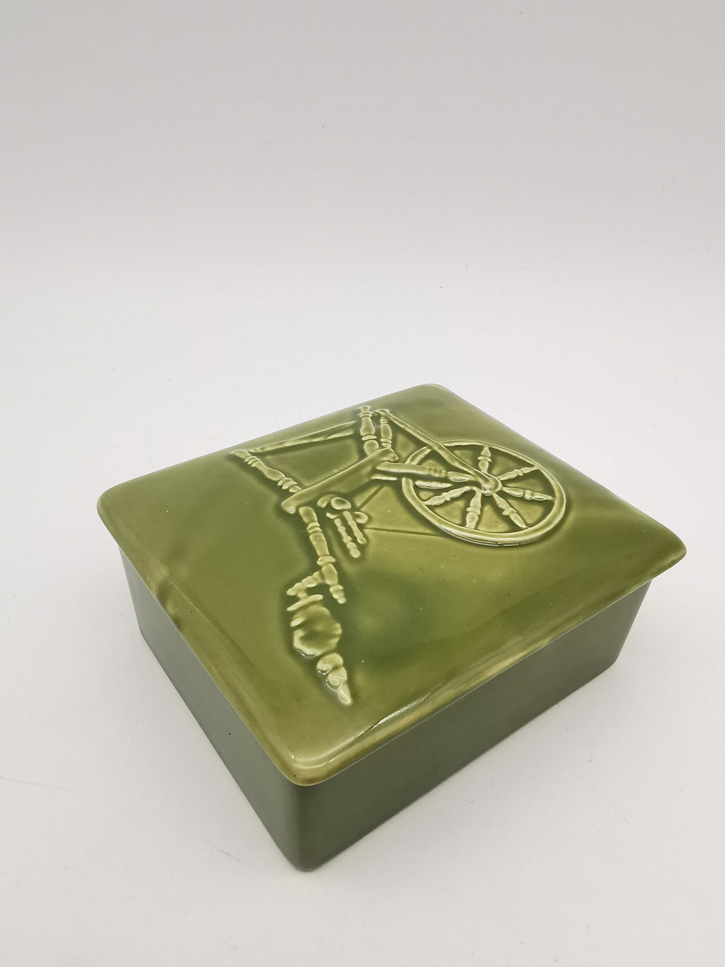 Vintage Green Glazed Ceramic Lidded Trinket Box – Spinning Wheel Relief