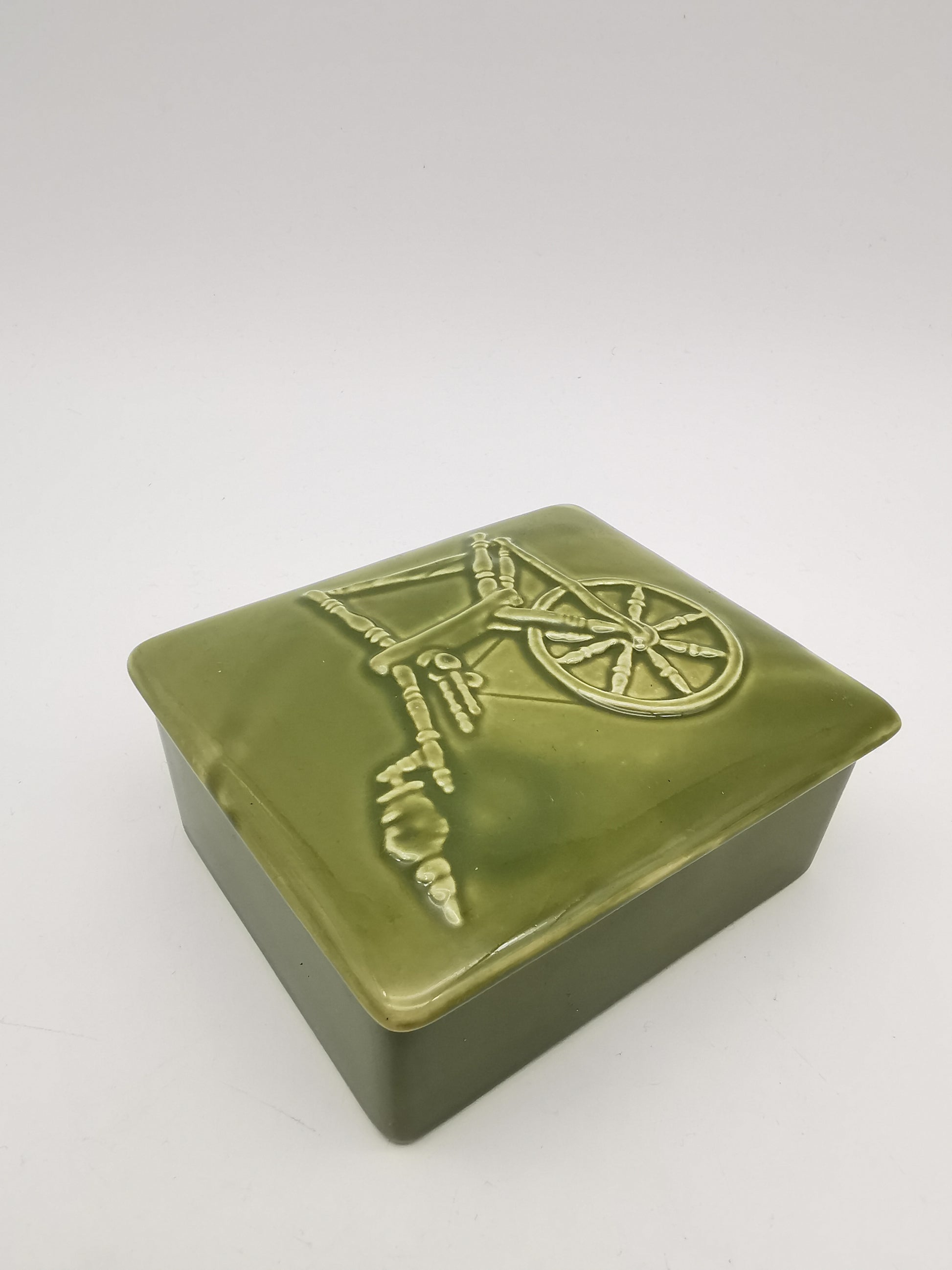 Vintage Green Glazed Ceramic Lidded Trinket Box – Spinning Wheel Relief