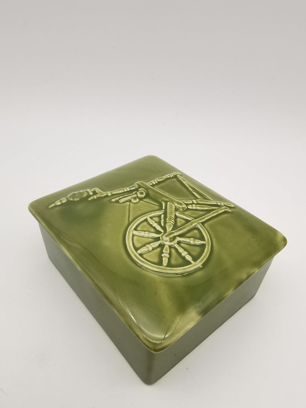 Vintage Green Glazed Ceramic Lidded Trinket Box – Spinning Wheel Relief