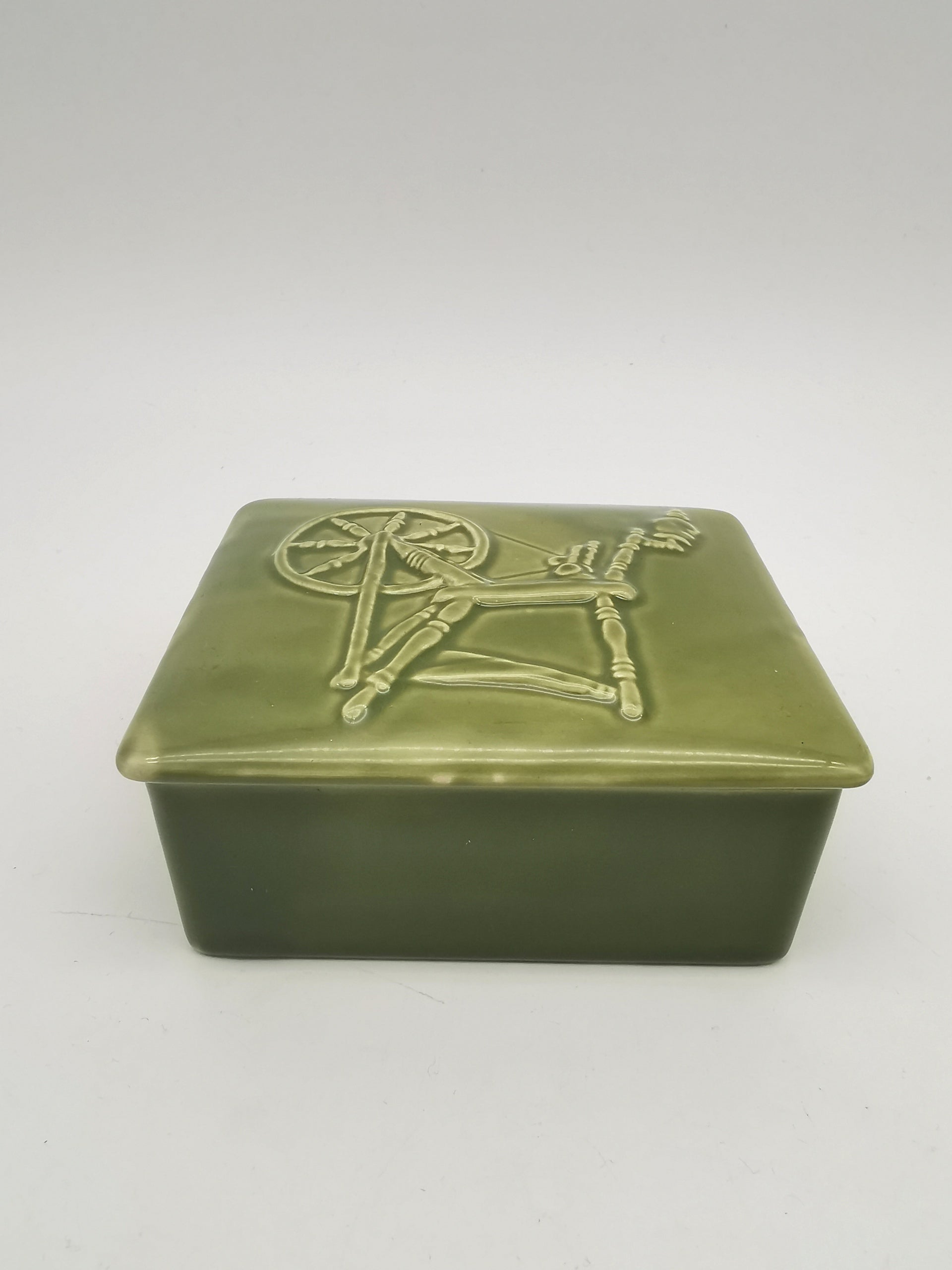 Vintage Green Glazed Ceramic Lidded Trinket Box – Spinning Wheel Relief