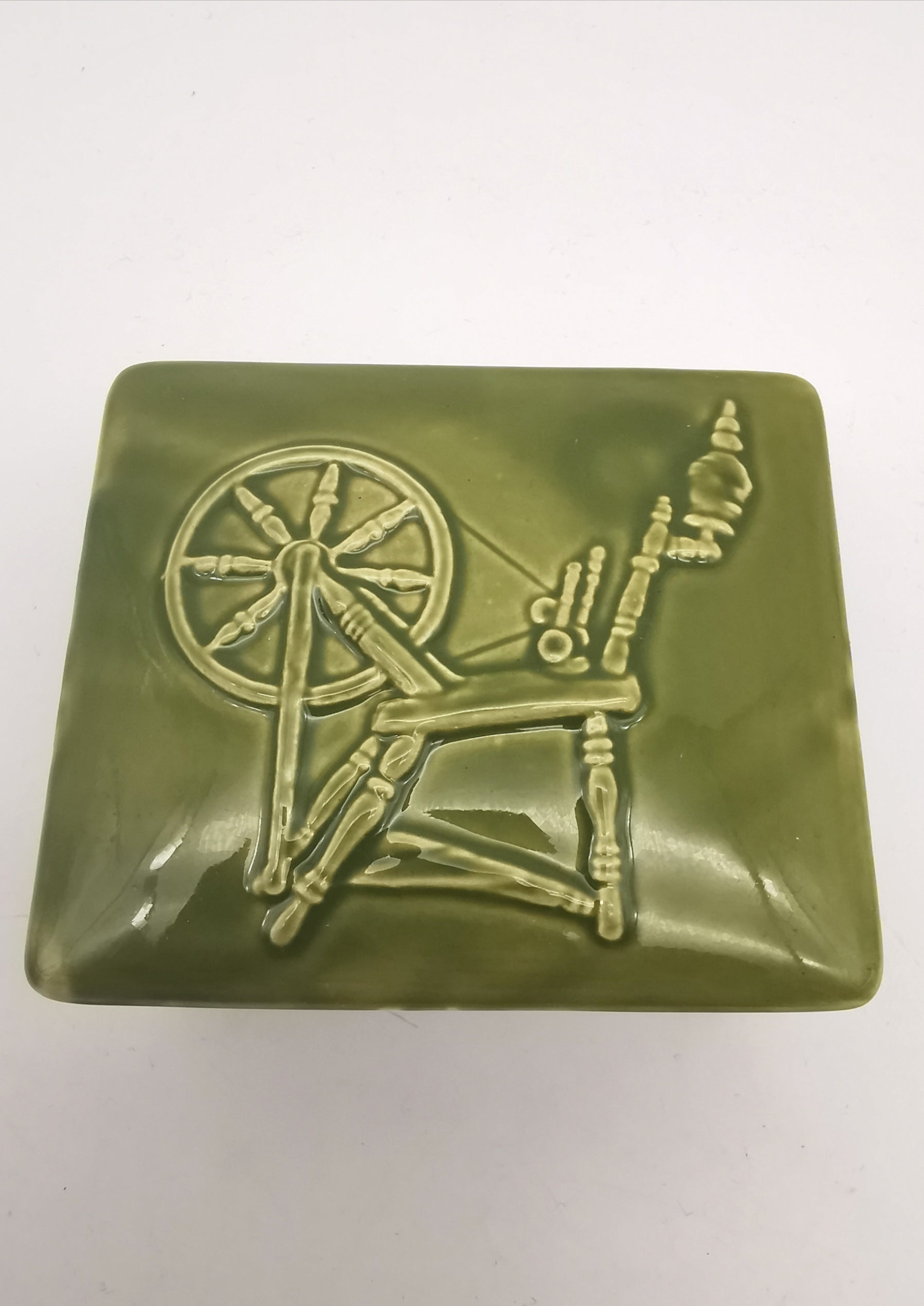 Vintage Green Glazed Ceramic Lidded Trinket Box – Spinning Wheel Relief