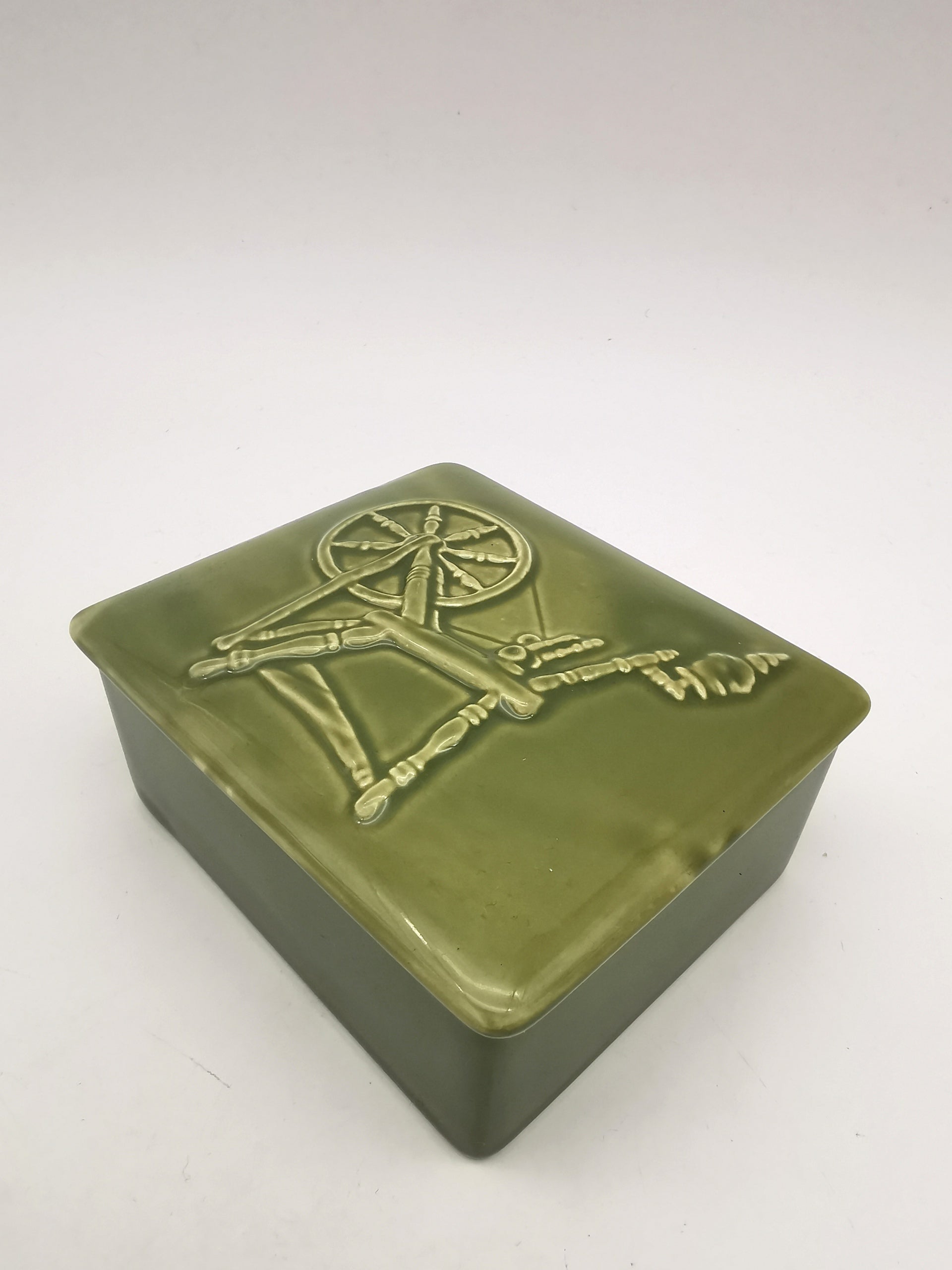Vintage Green Glazed Ceramic Lidded Trinket Box – Spinning Wheel Relief