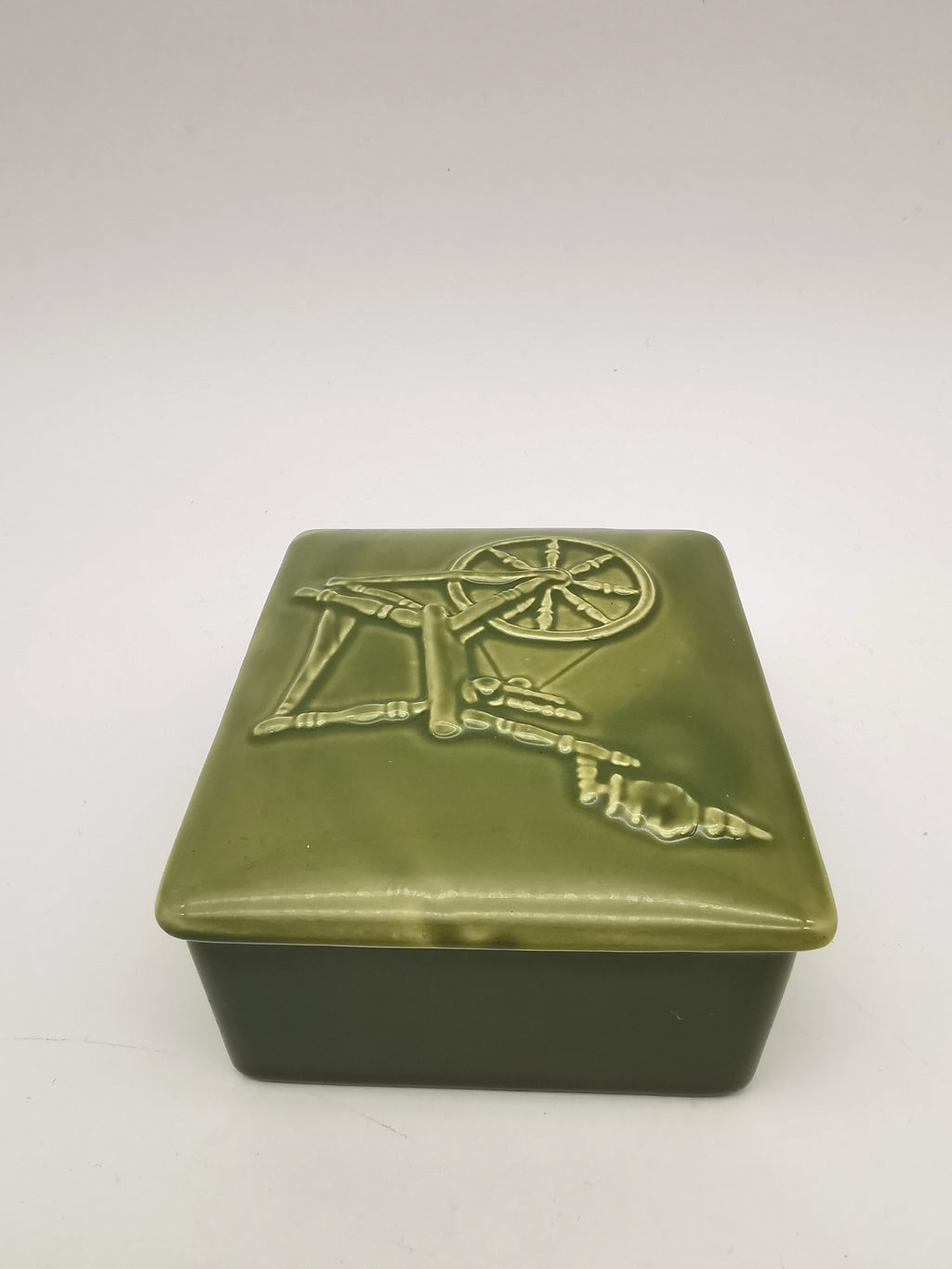 Vintage Green Glazed Ceramic Lidded Trinket Box – Spinning Wheel Relief