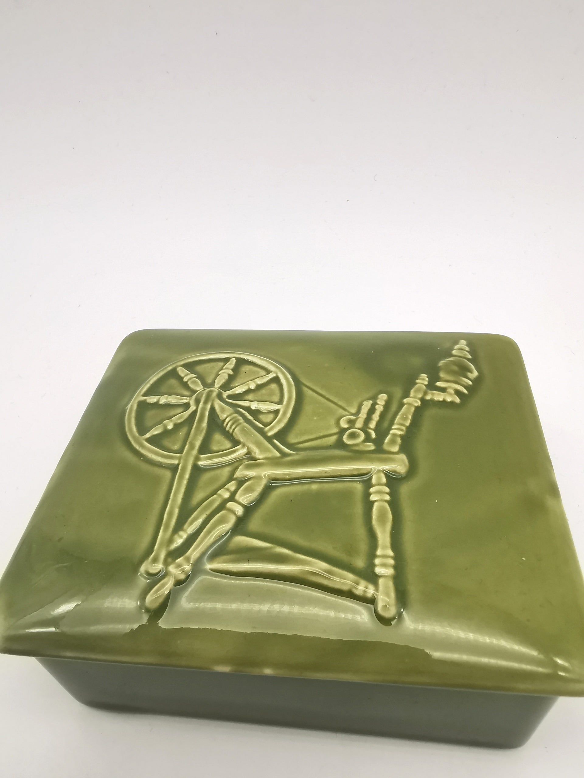 Vintage Green Glazed Ceramic Lidded Trinket Box – Spinning Wheel Relief