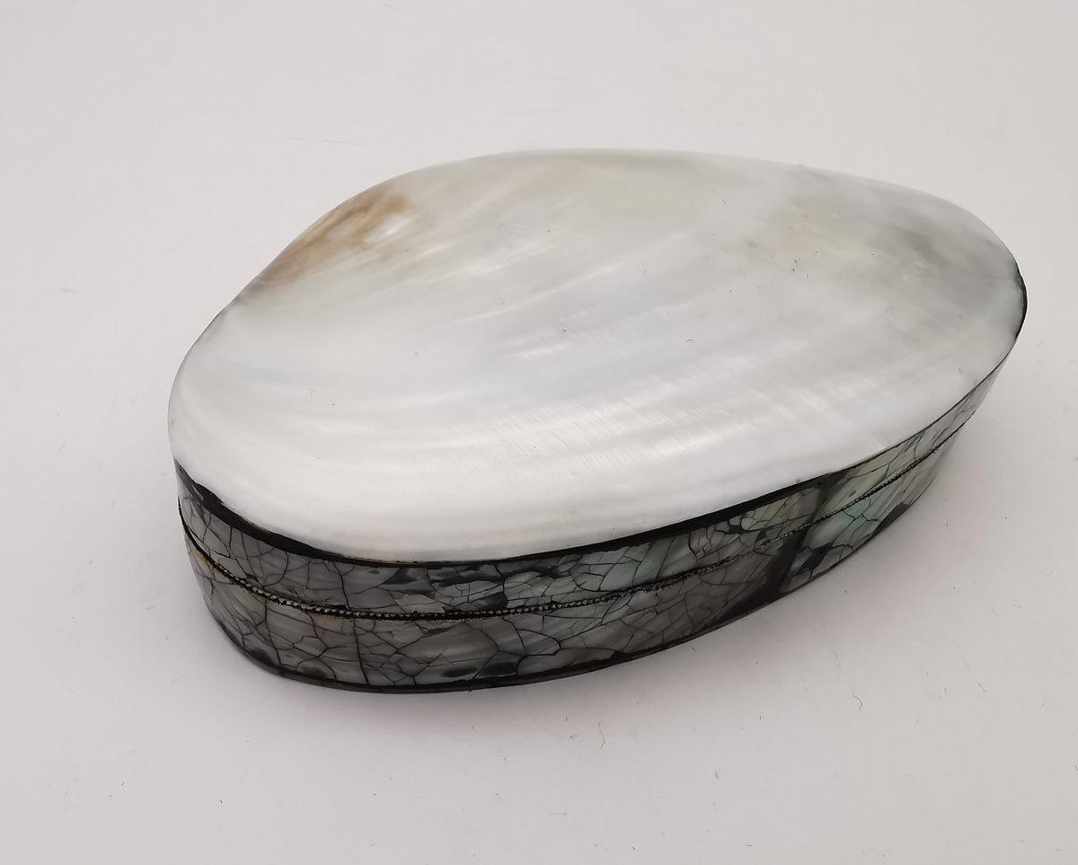 Vintage Clam Shell Trinket Box – Mother of Pearl and Crackled Mosaic Jewelry Case