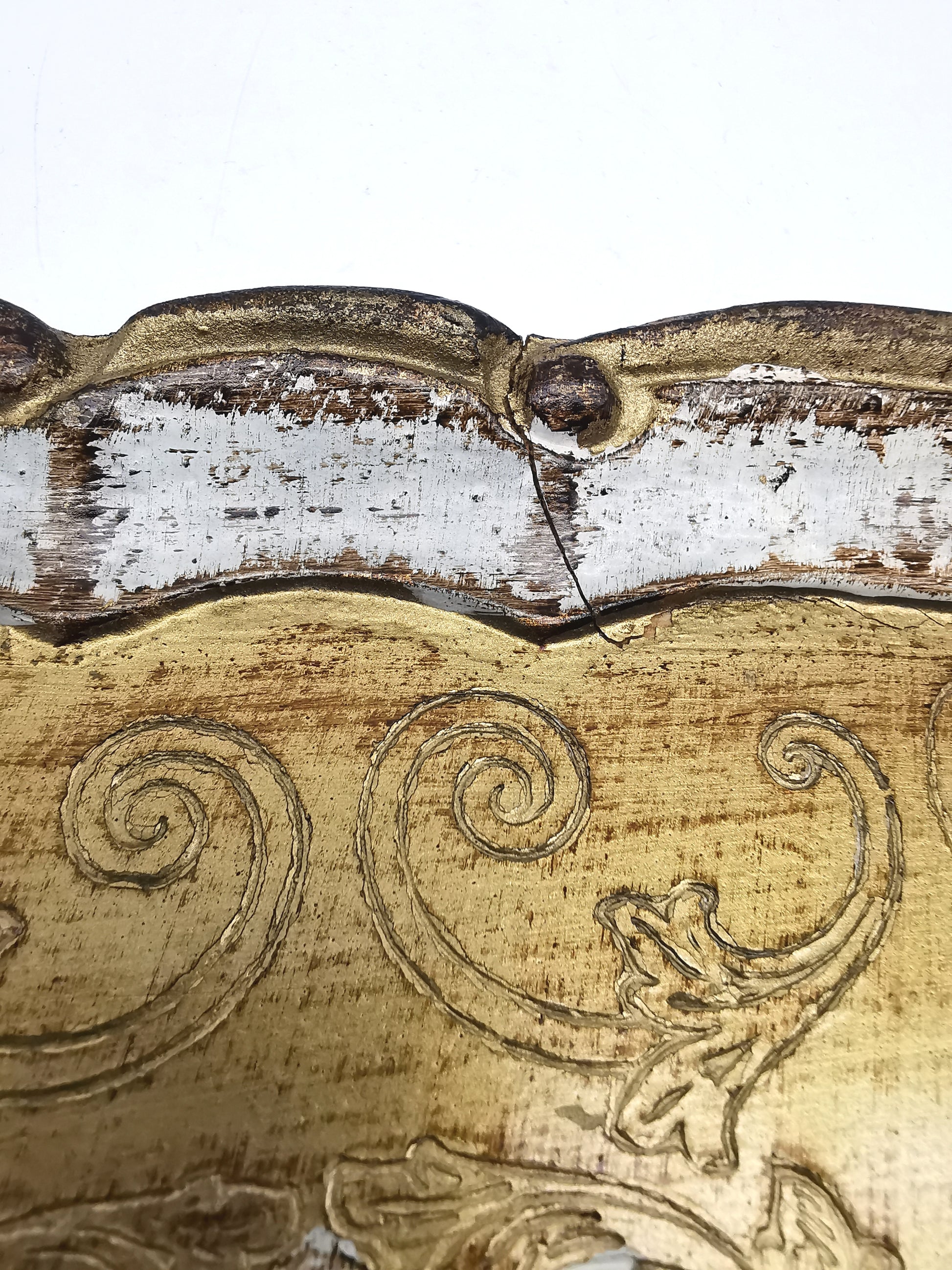 Vintage Italian Florentine Gilded Serving Tray – Ornate Gold & Cream Scrollwork, Mid-Century