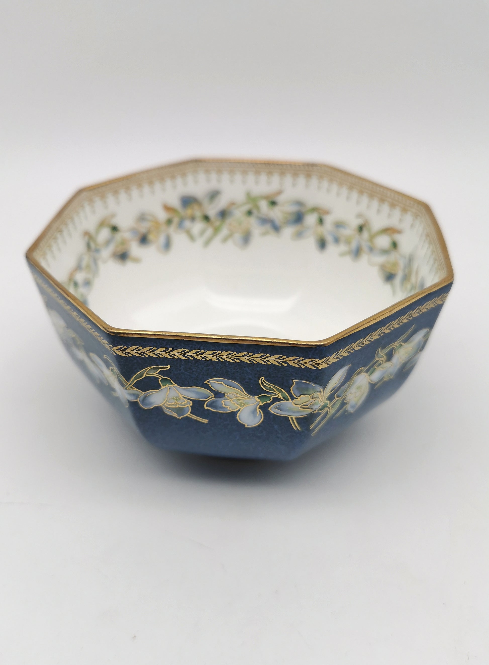 1930s Wedgwood Octagonal Snowdrops Powder Blue Lustre Bowl - James Hodgkiss design, Pattern Z5175