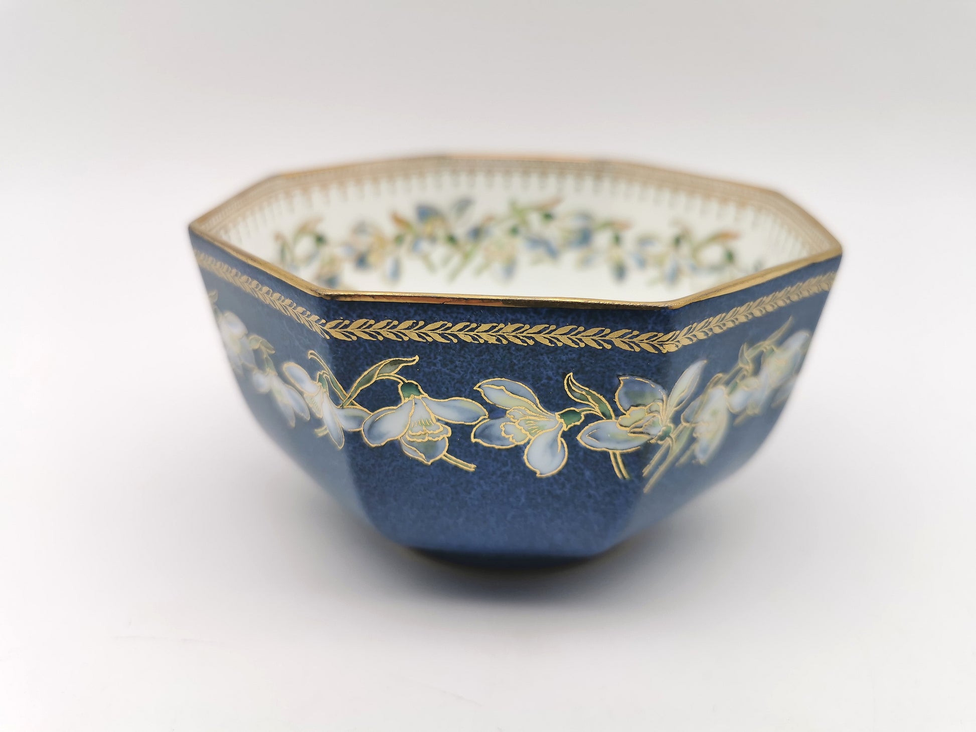 1930s Wedgwood Octagonal Snowdrops Powder Blue Lustre Bowl - James Hodgkiss design, Pattern Z5175