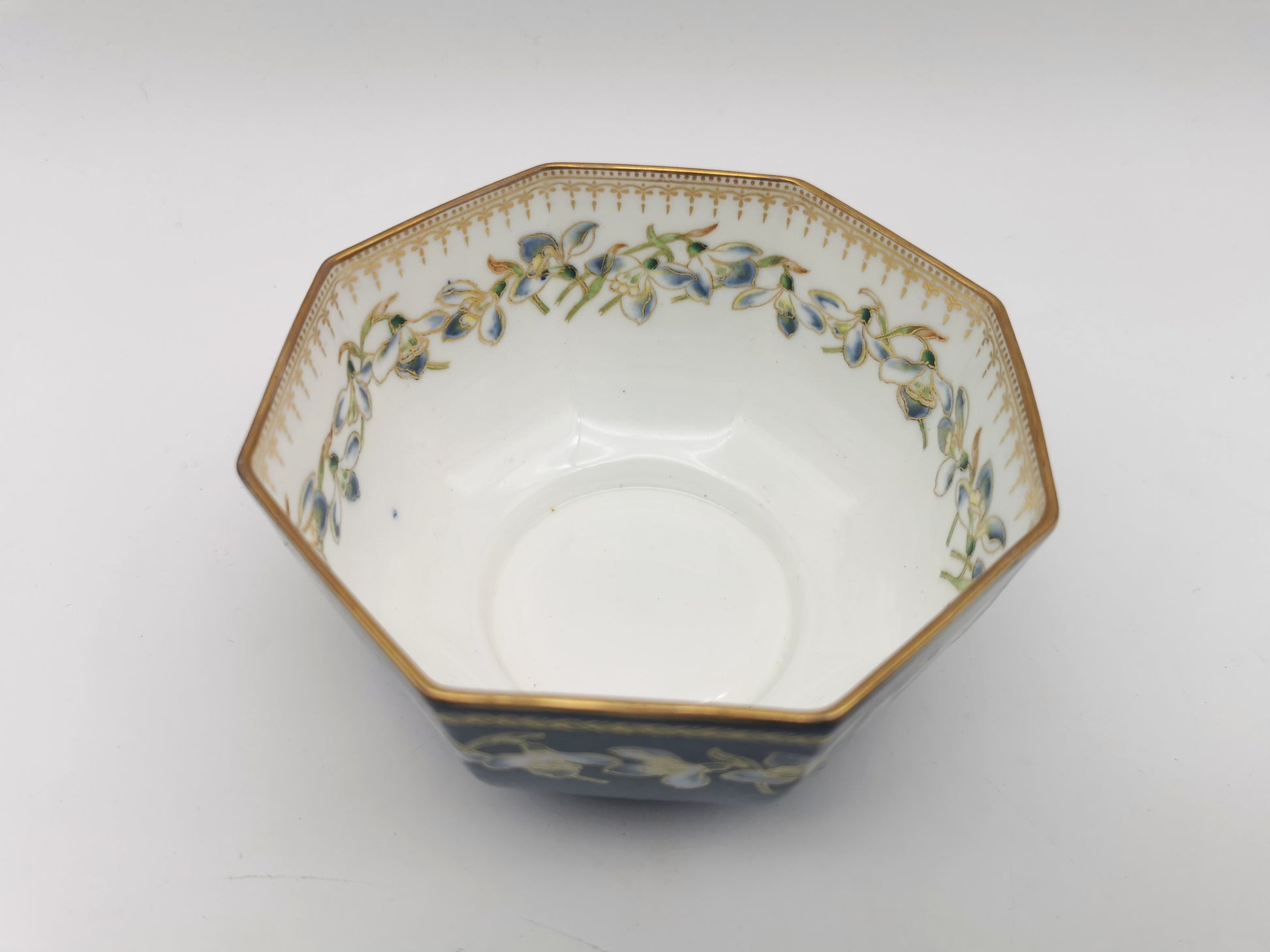 1930s Wedgwood Octagonal Snowdrops Powder Blue Lustre Bowl - James Hodgkiss design, Pattern Z5175
