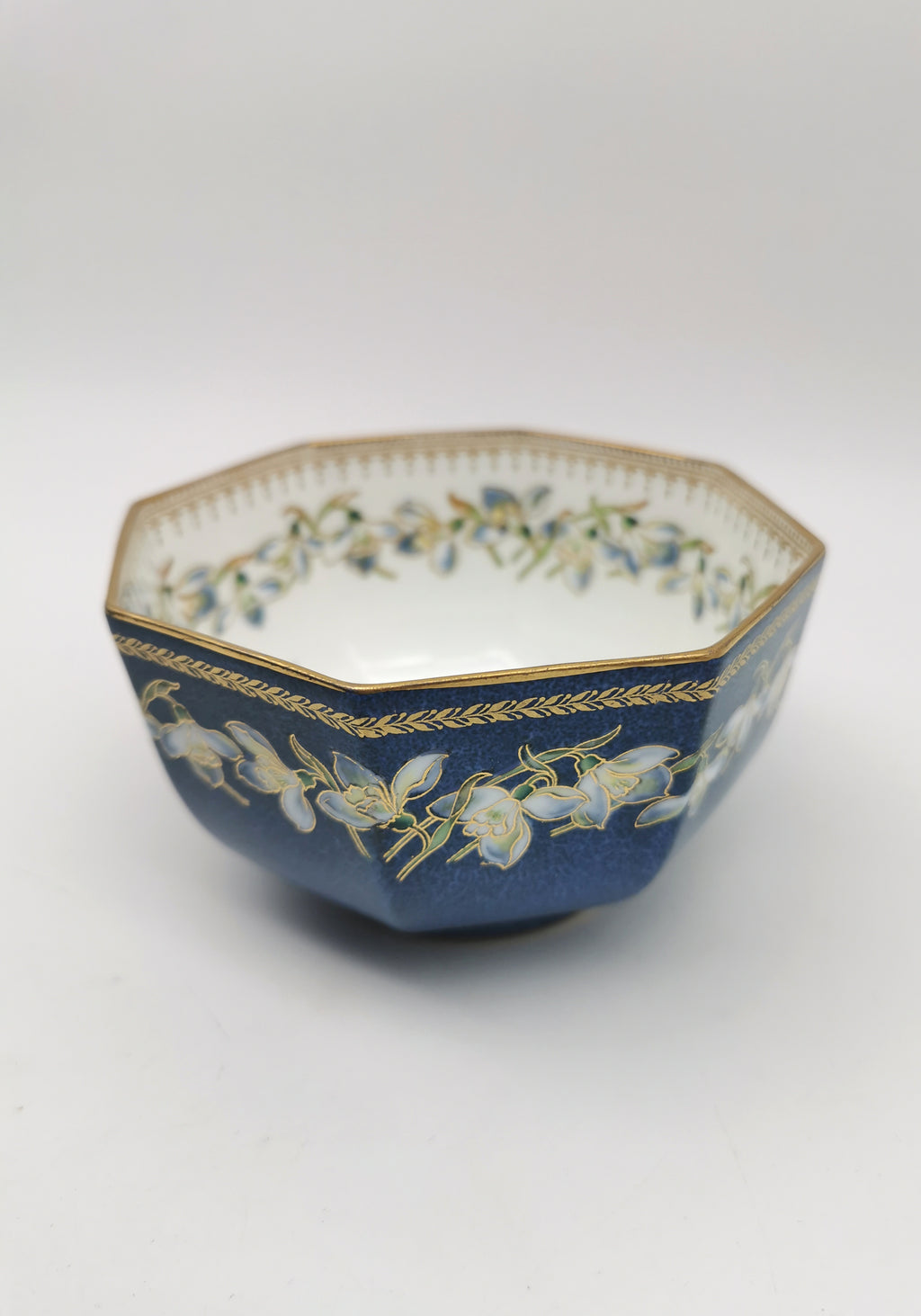 1930s Wedgwood Octagonal Snowdrops Powder Blue Lustre Bowl - James Hodgkiss design, Pattern Z5175