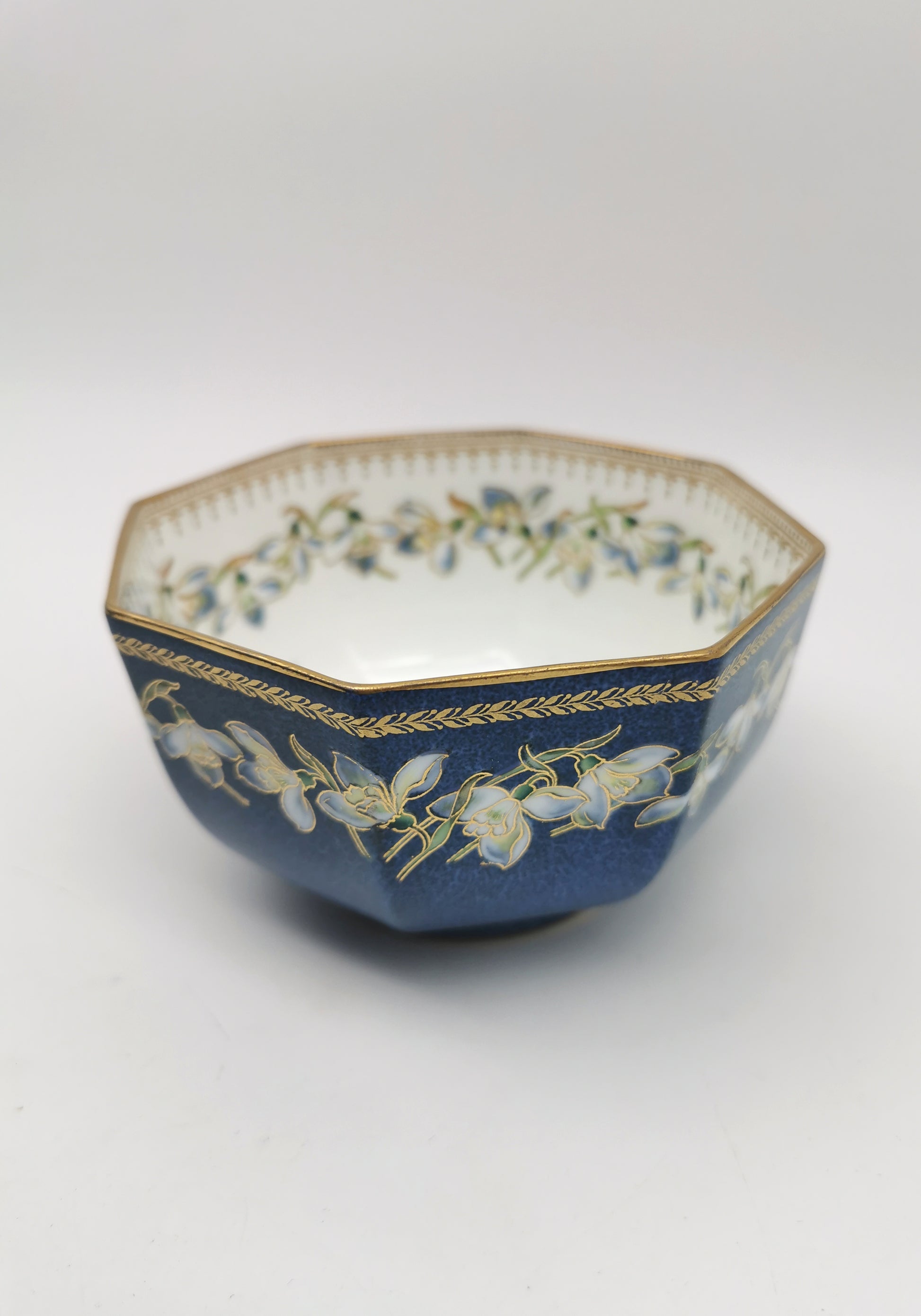 1930s Wedgwood Octagonal Snowdrops Powder Blue Lustre Bowl - James Hodgkiss design, Pattern Z5175