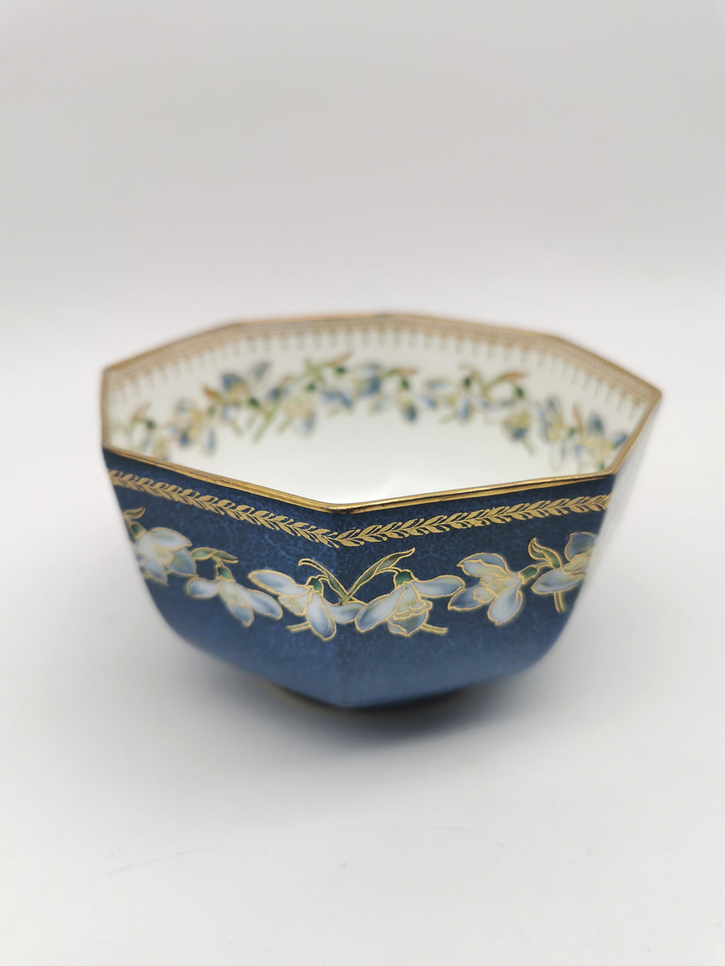 1930s Wedgwood Octagonal Snowdrops Powder Blue Lustre Bowl - James Hodgkiss design, Pattern Z5175
