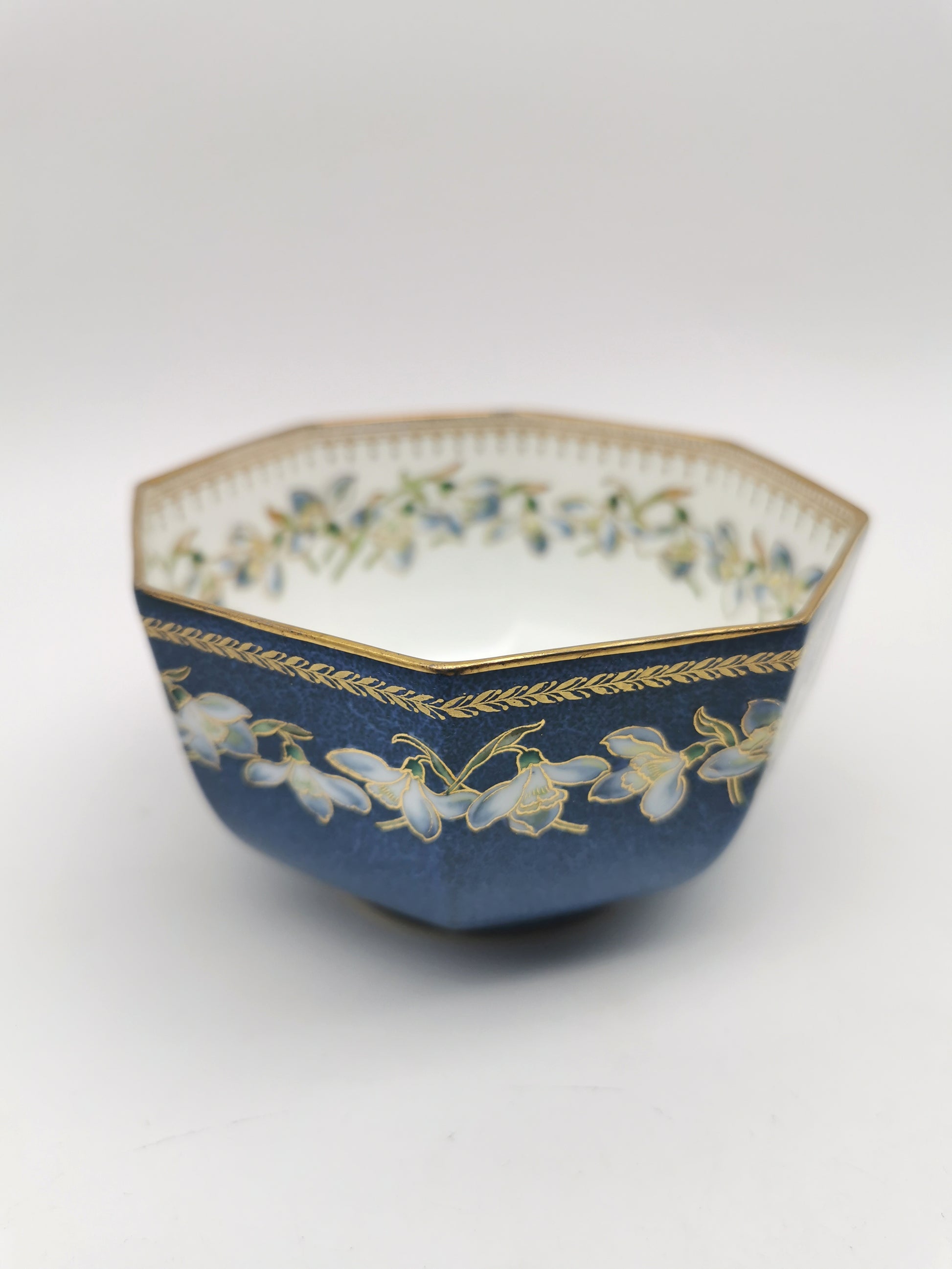 1930s Wedgwood Octagonal Snowdrops Powder Blue Lustre Bowl - James Hodgkiss design, Pattern Z5175