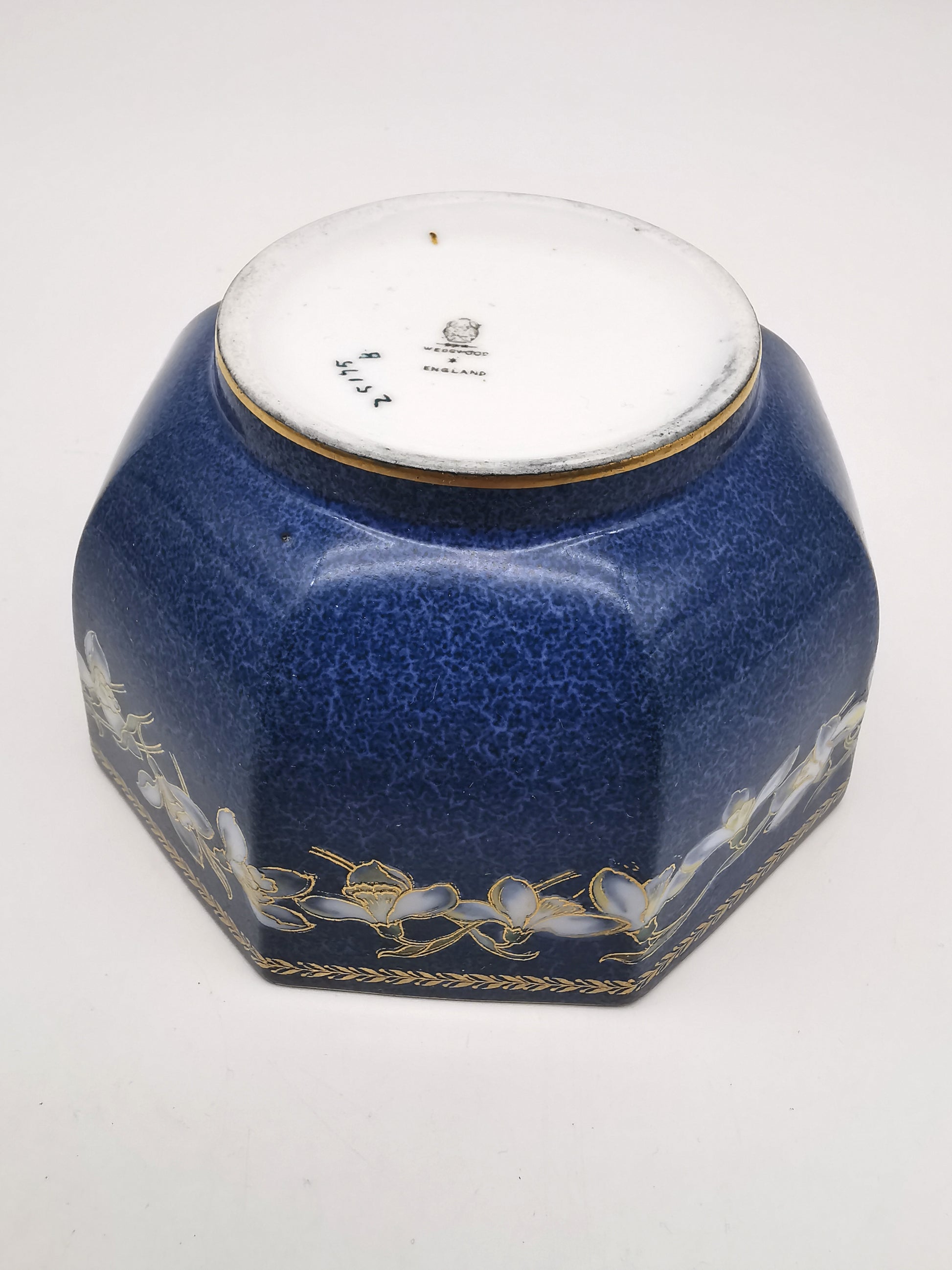 1930s Wedgwood Octagonal Snowdrops Powder Blue Lustre Bowl - James Hodgkiss design, Pattern Z5175