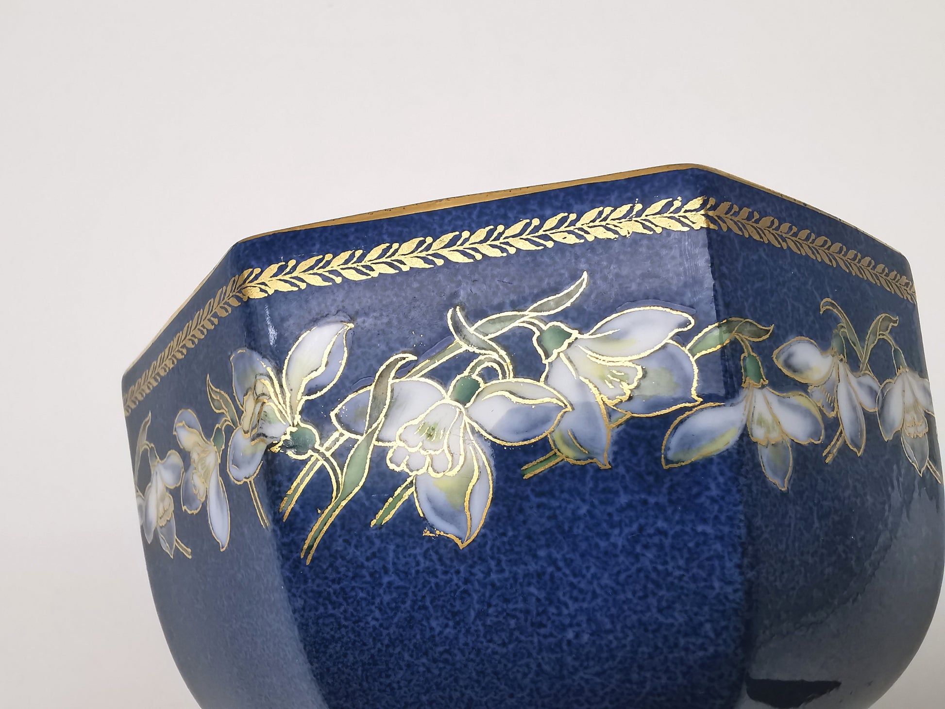 1930s Wedgwood Octagonal Snowdrops Powder Blue Lustre Bowl - James Hodgkiss design, Pattern Z5175