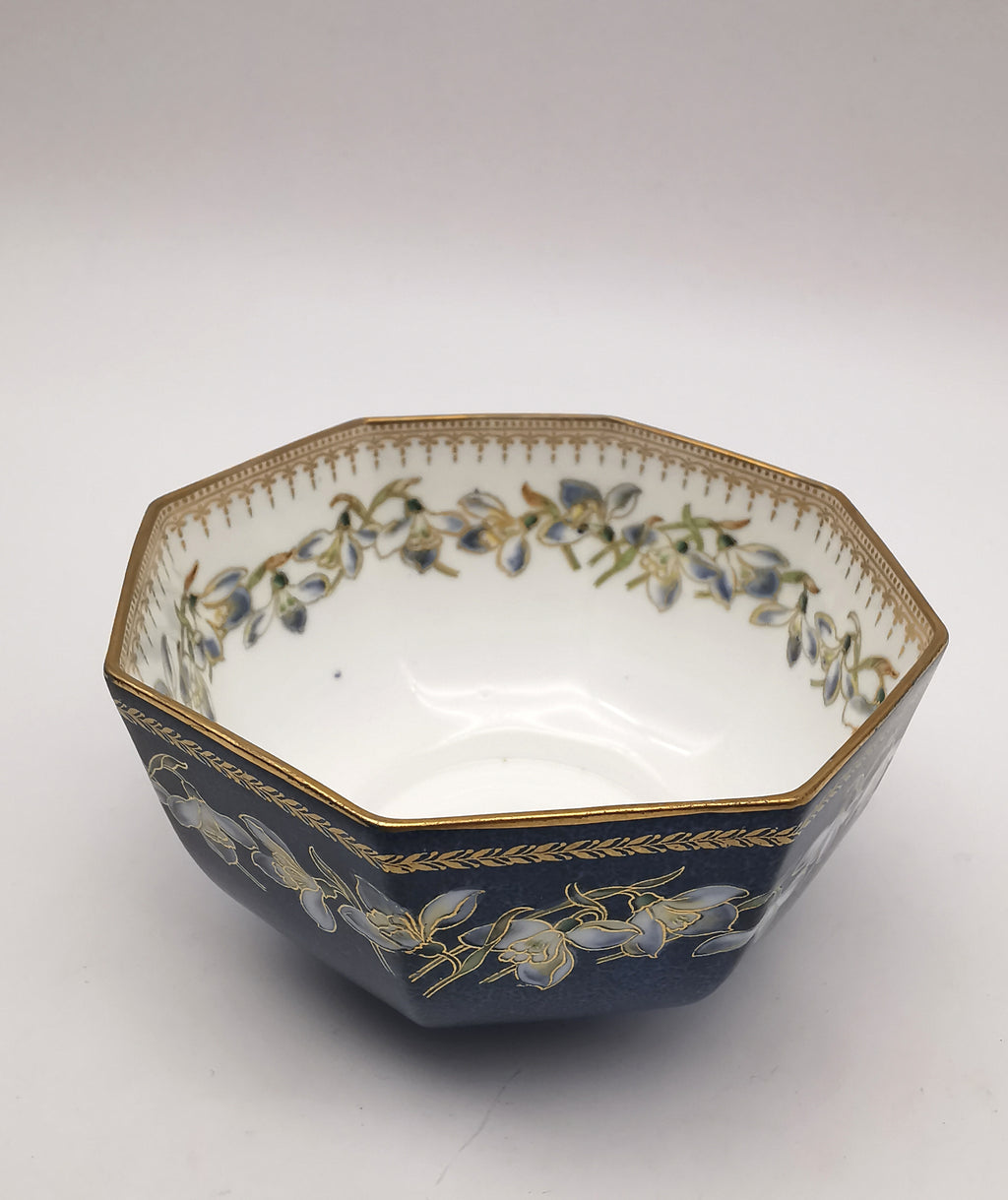 1930s Wedgwood Octagonal Snowdrops Powder Blue Lustre Bowl - James Hodgkiss design, Pattern Z5175
