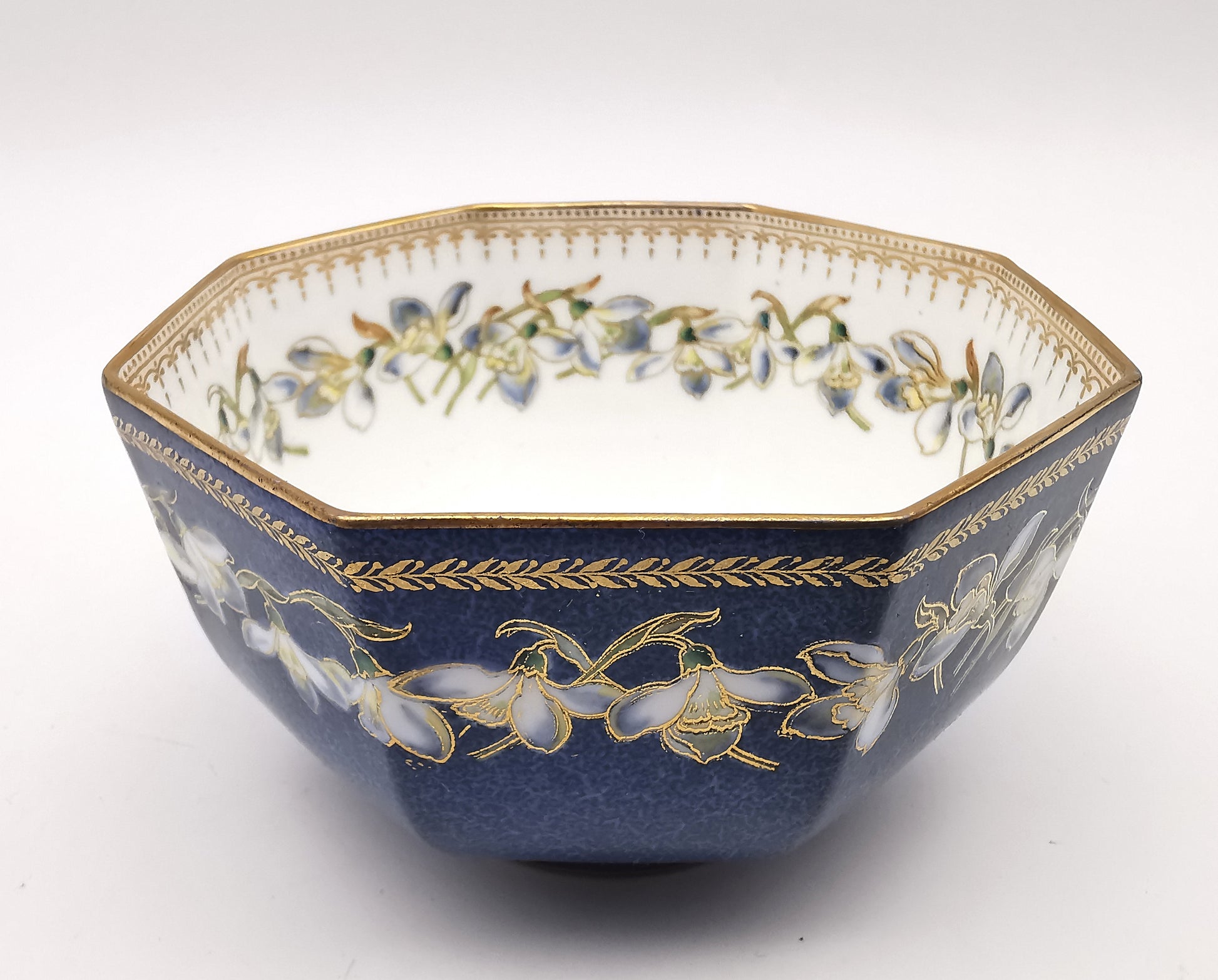 1930s Wedgwood Octagonal Snowdrops Powder Blue Lustre Bowl - James Hodgkiss design, Pattern Z5175