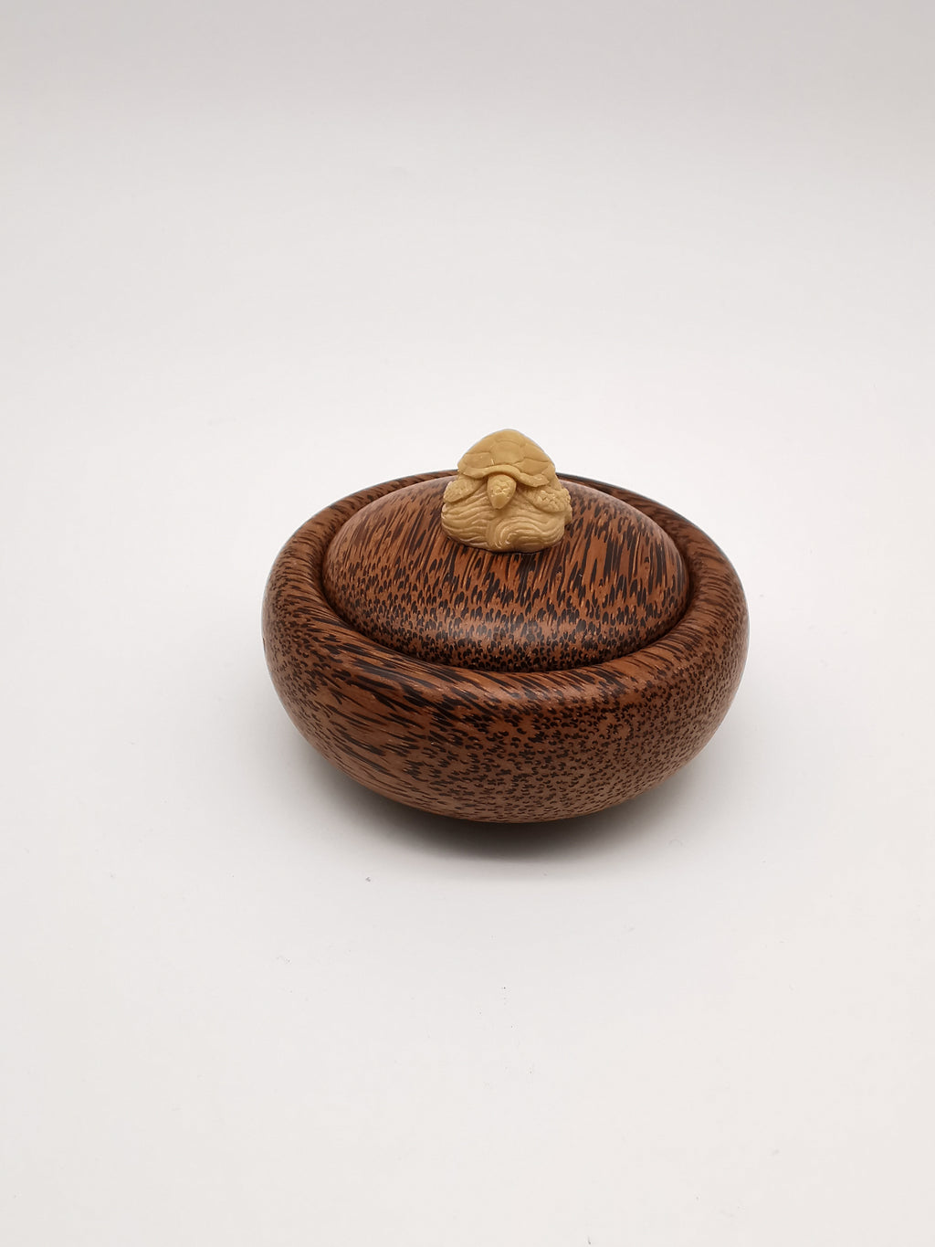 Vintage Hand-Carved Coconut Palm Wood Trinket Box –  Turtle Finial