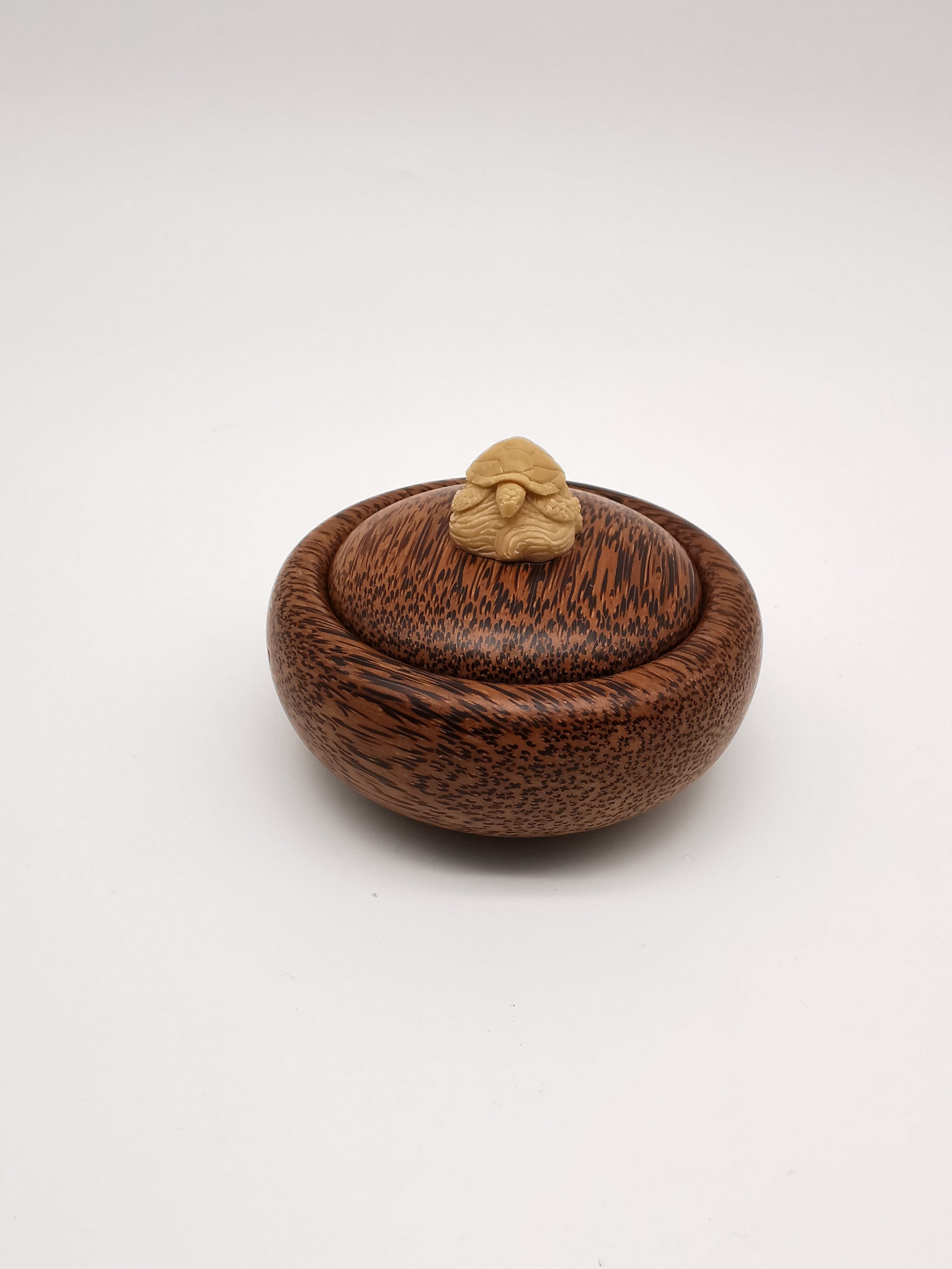 Vintage Hand-Carved Coconut Palm Wood Trinket Box –  Turtle Finial