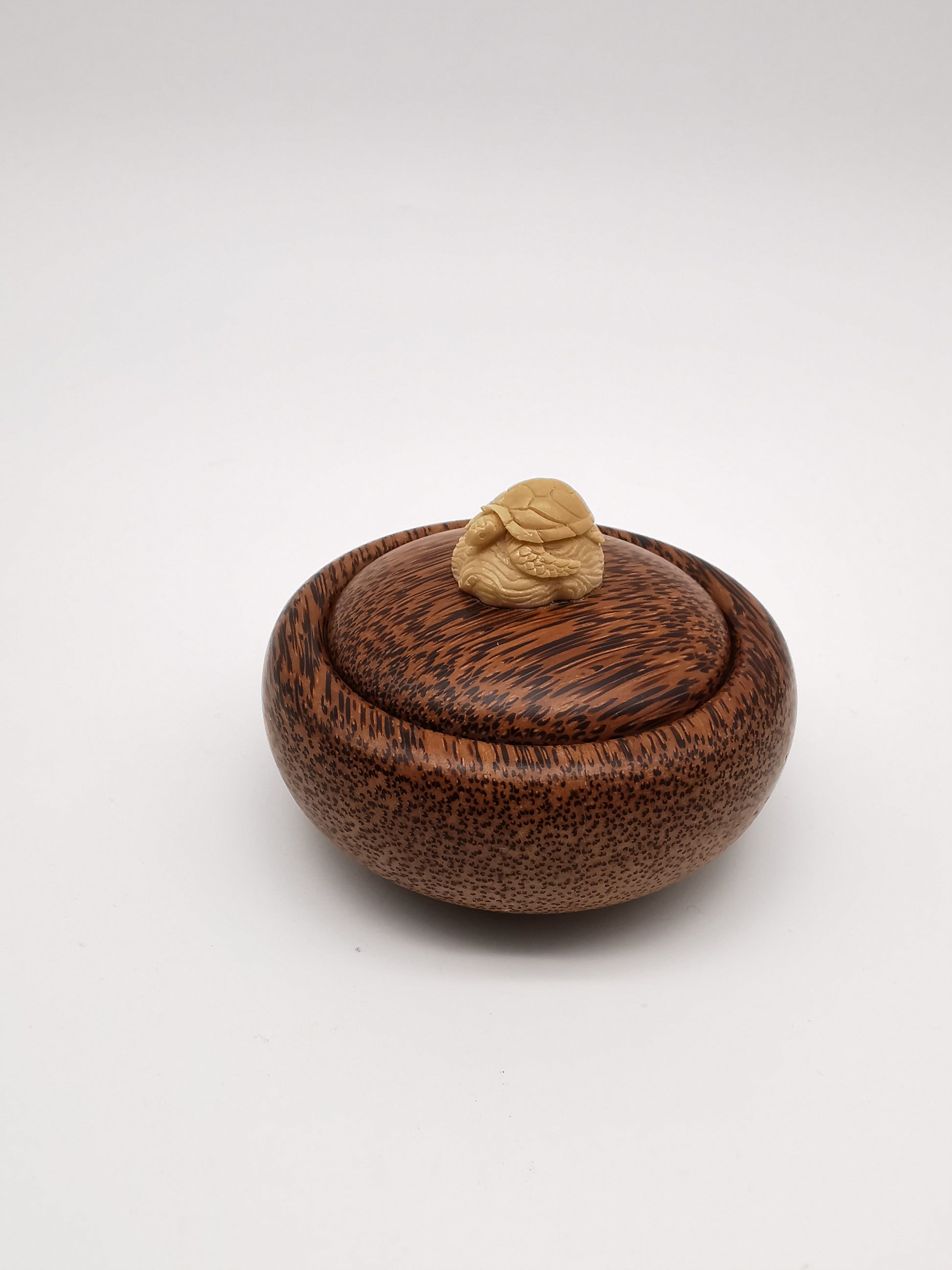 Vintage Hand-Carved Coconut Palm Wood Trinket Box –  Turtle Finial