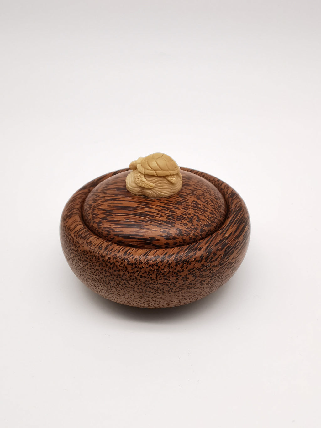 Vintage Hand-Carved Coconut Palm Wood Trinket Box –  Turtle Finial