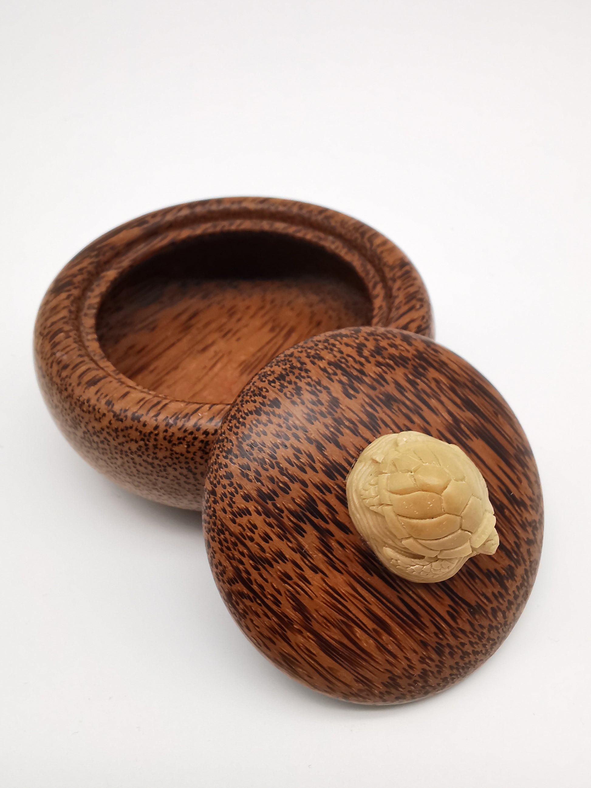 Vintage Hand-Carved Coconut Palm Wood Trinket Box –  Turtle Finial