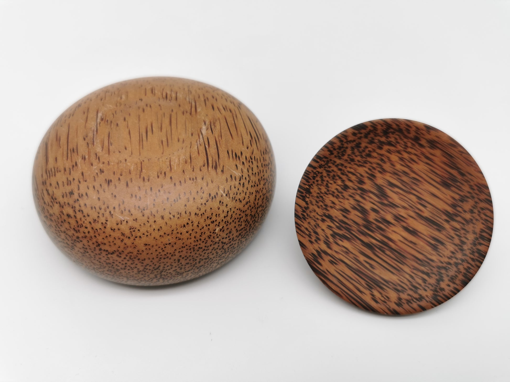 Vintage Hand-Carved Coconut Palm Wood Trinket Box –  Turtle Finial