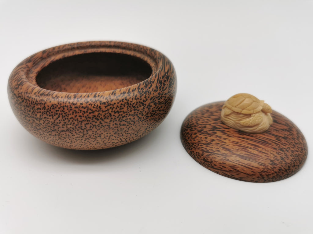 Vintage Hand-Carved Coconut Palm Wood Trinket Box –  Turtle Finial