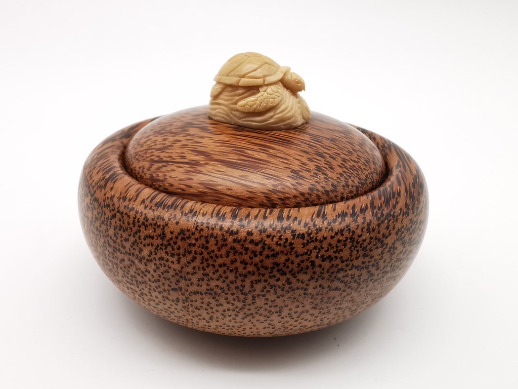 Vintage Hand-Carved Coconut Palm Wood Trinket Box –  Turtle Finial